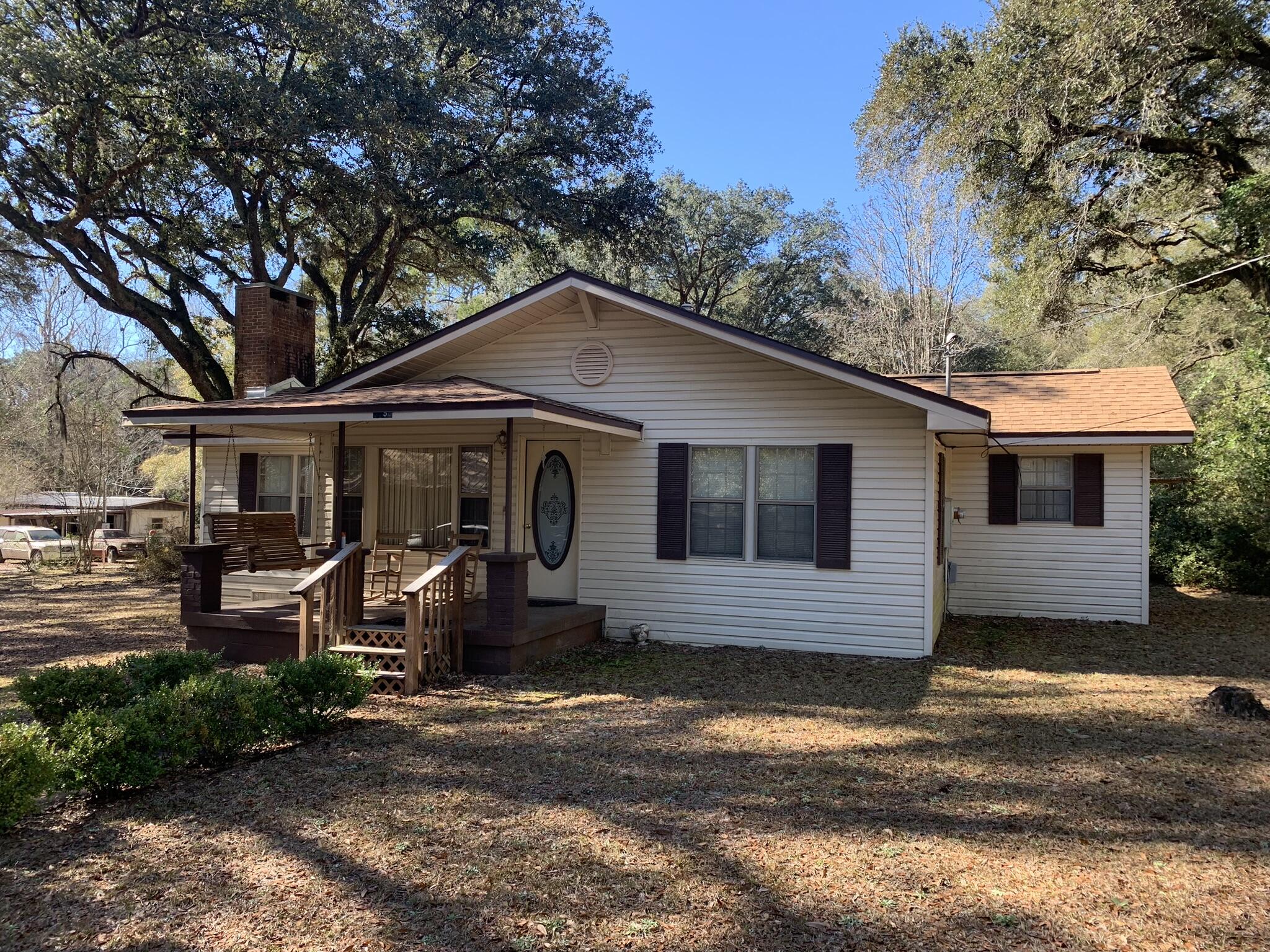Don't miss this opportunity to call this charming house your home. Enjoy a spacious back yard and deck.Property is not pet friendly.
