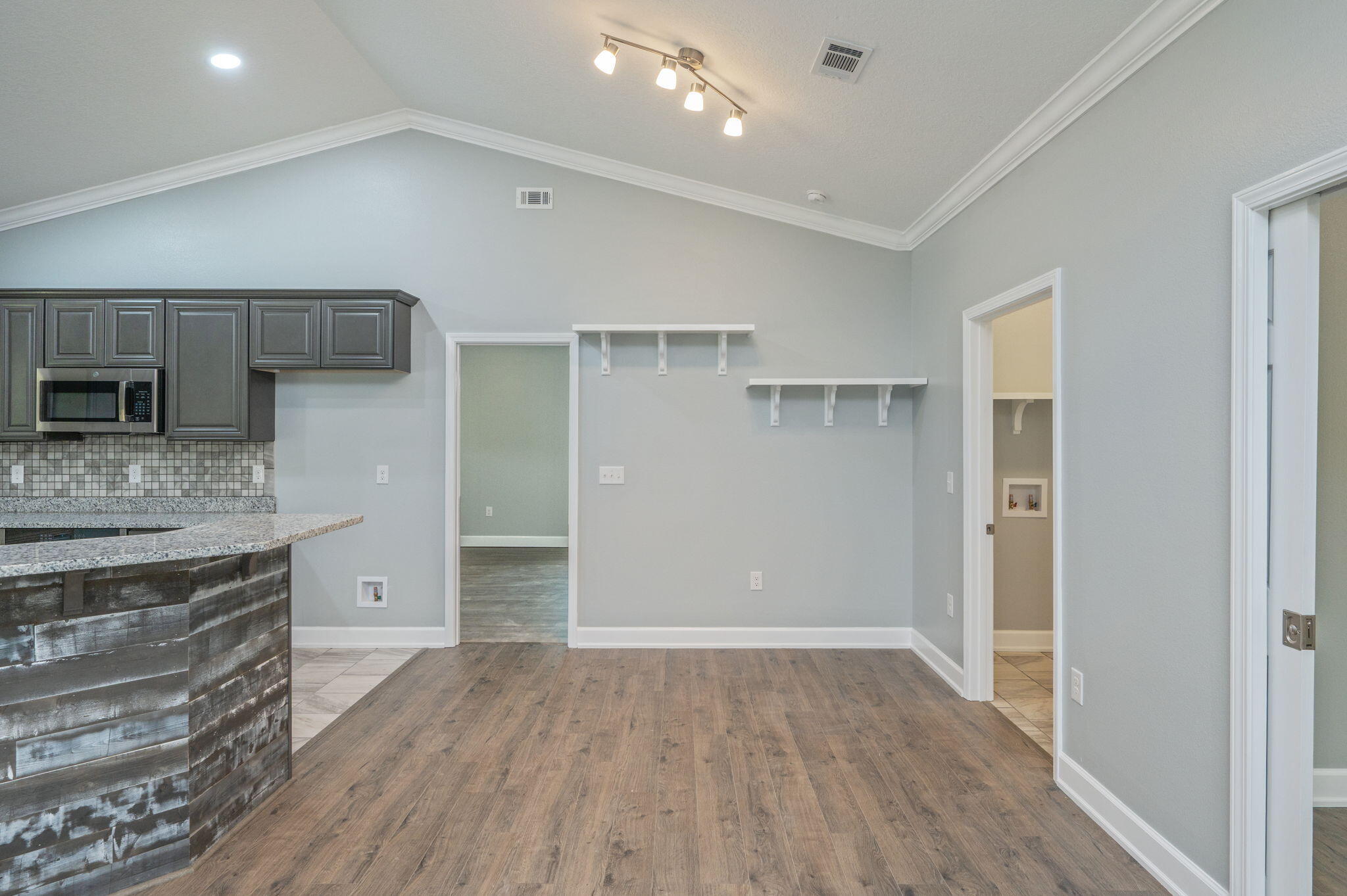 COUNTRY CLUB ESTATES PH 2 - Residential