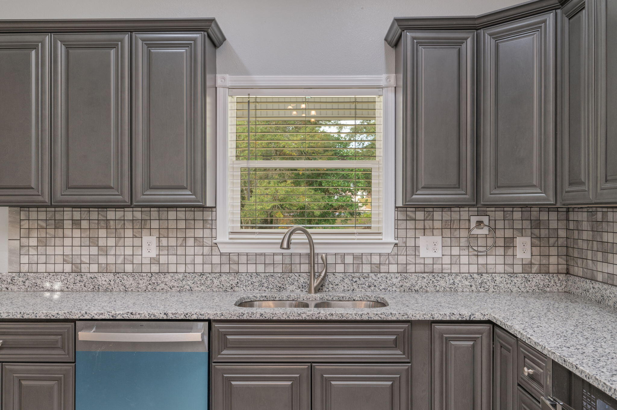 COUNTRY CLUB ESTATES PH 2 - Residential