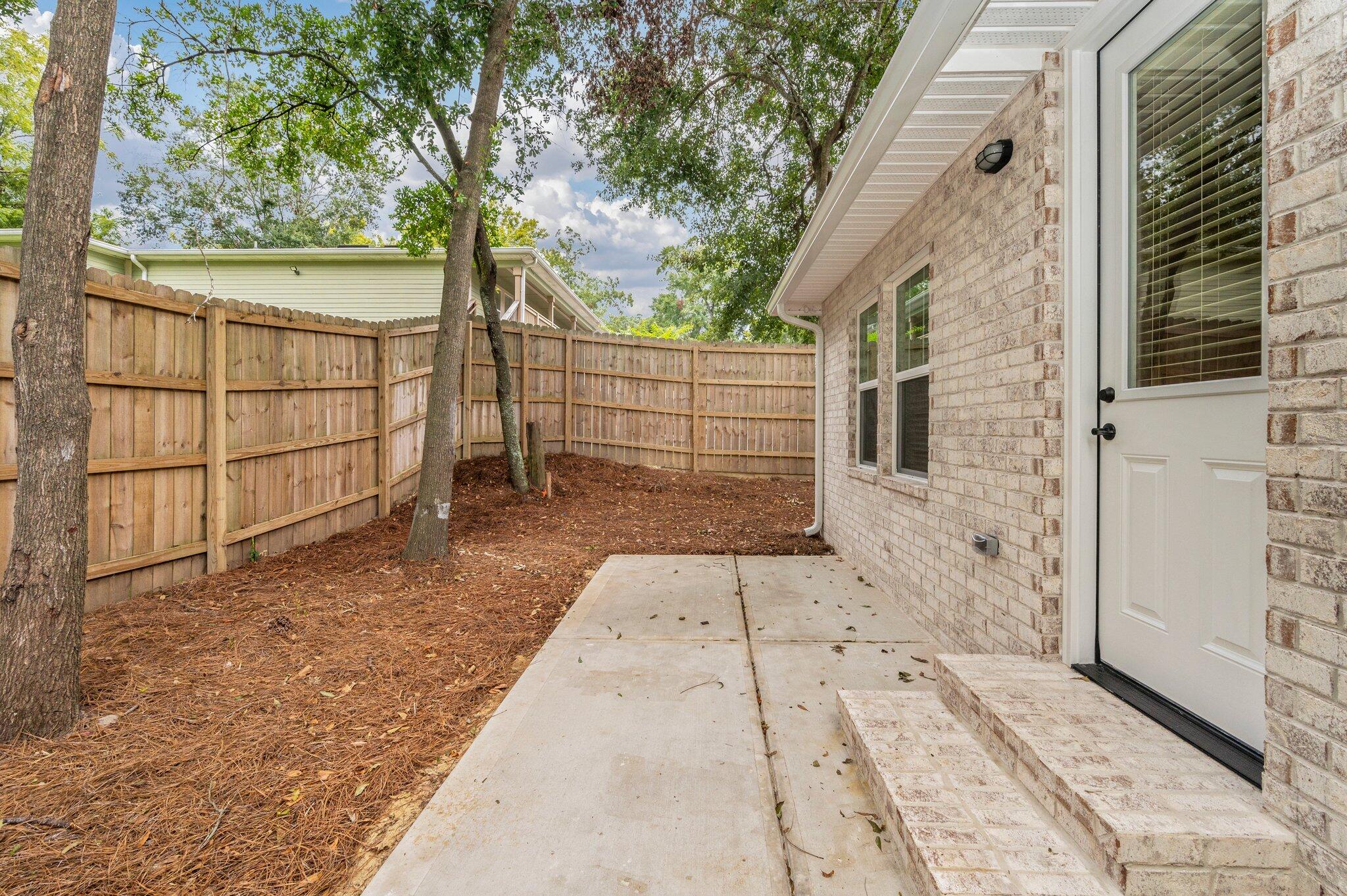 Crestview N 68 Ft Lot 4 Blk 101 - Residential Lease