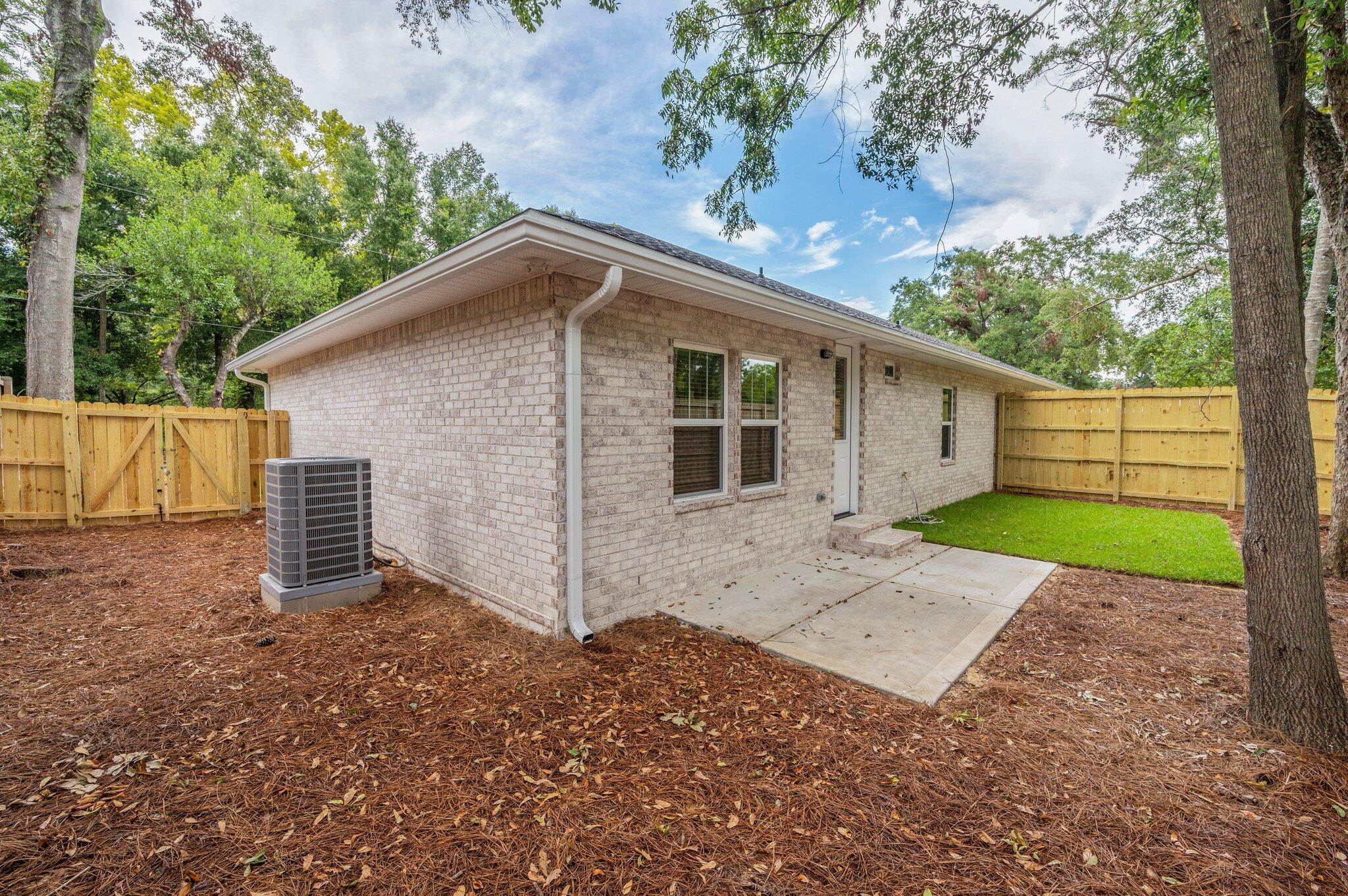 Crestview N 68 Ft Lot 4 Blk 101 - Residential Lease