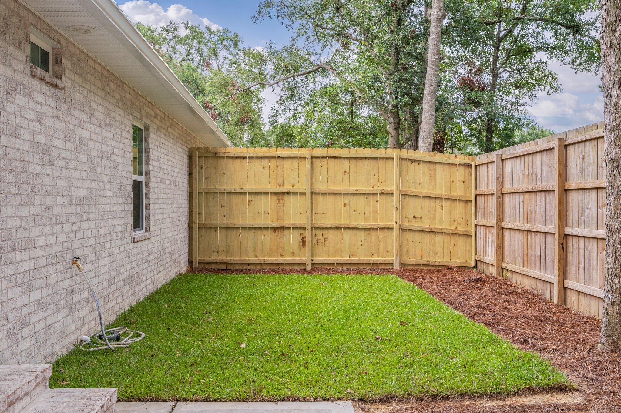 Crestview N 68 Ft Lot 4 Blk 101 - Residential Lease