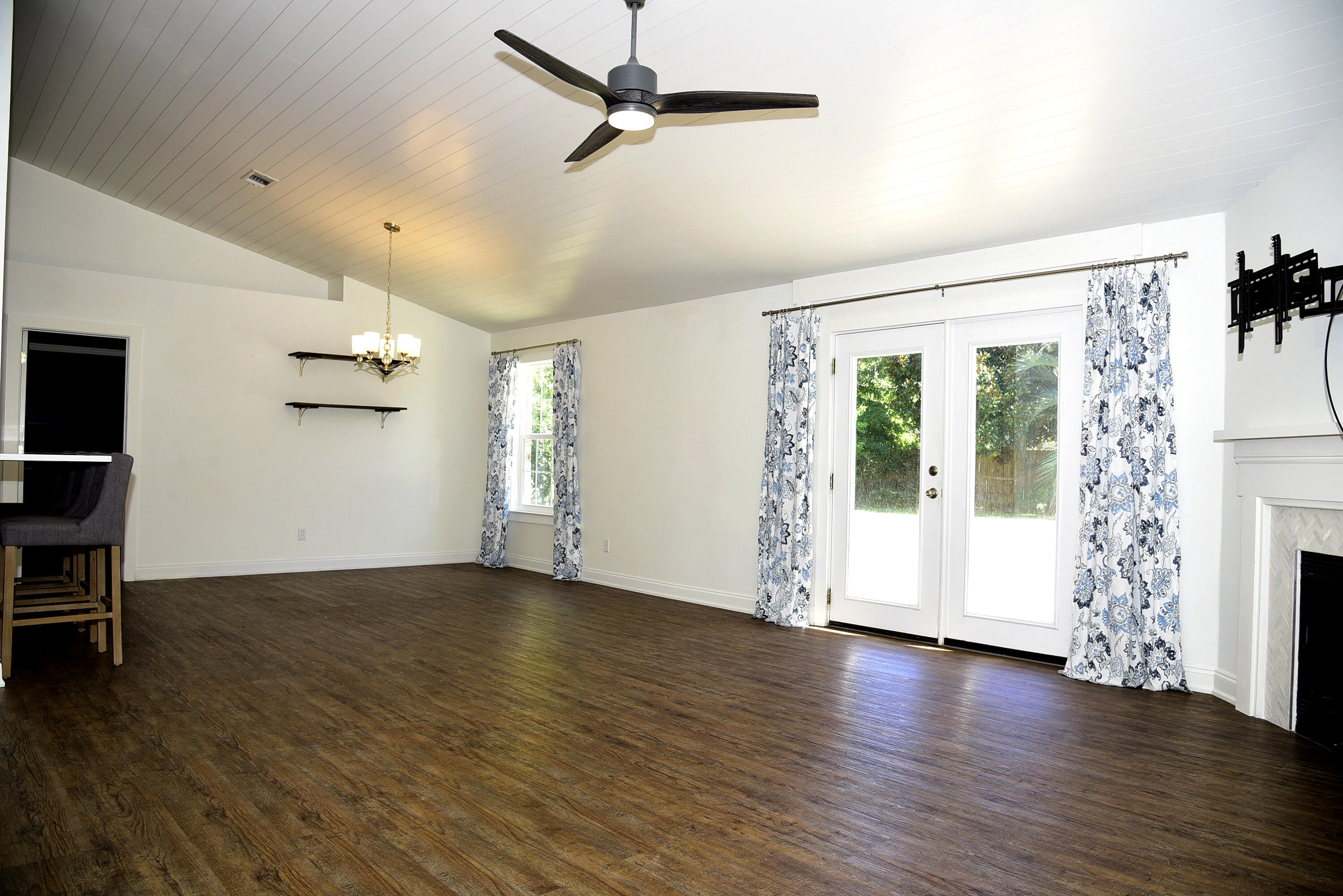 RAINTREE ESTATES - Residential