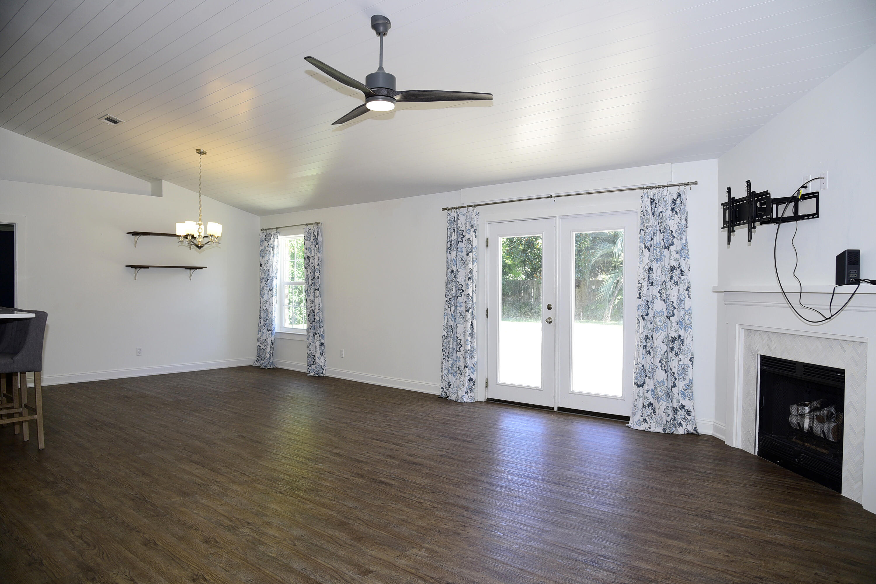 RAINTREE ESTATES - Residential