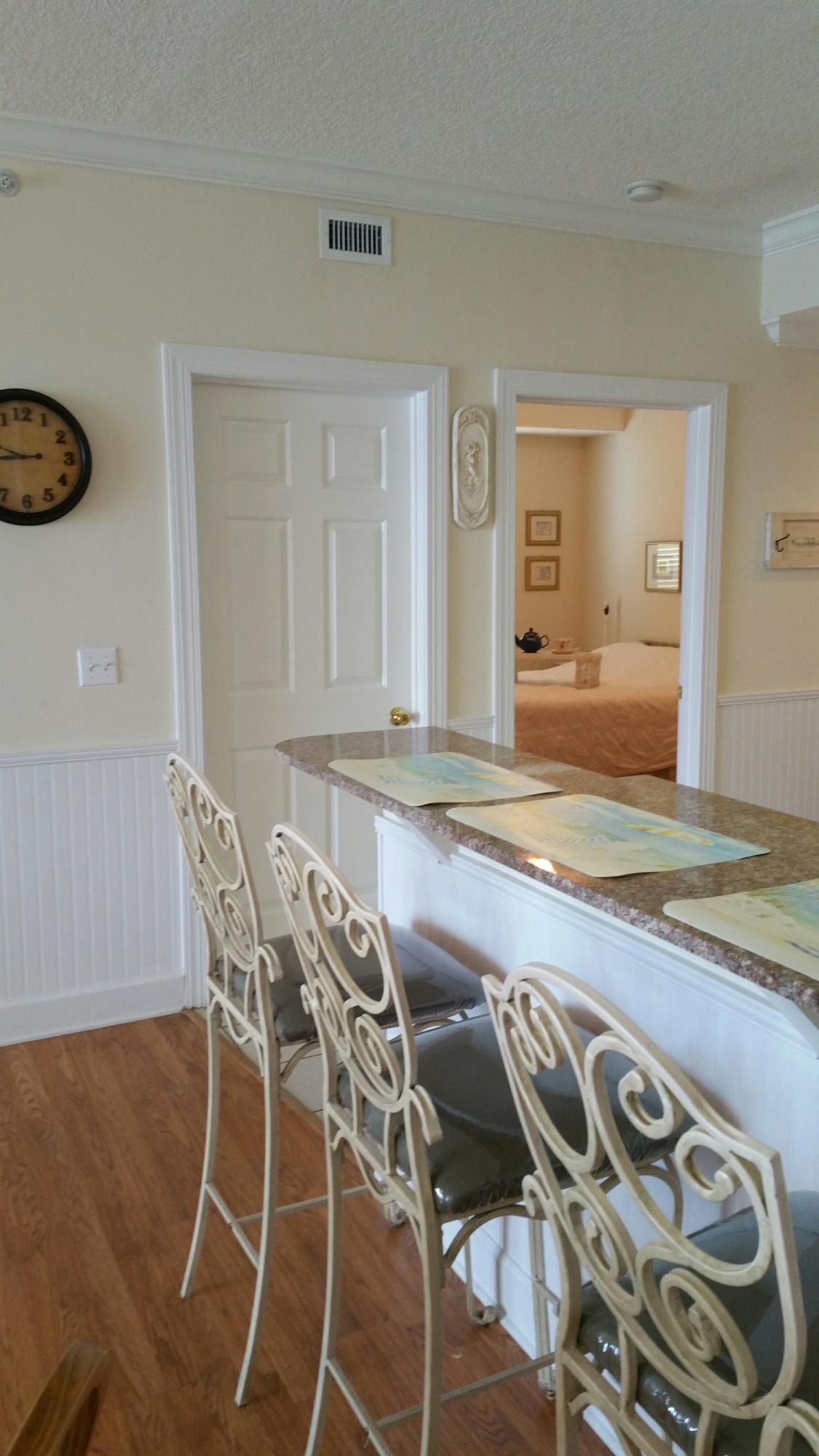 TWIN PALMS RESORT - Residential