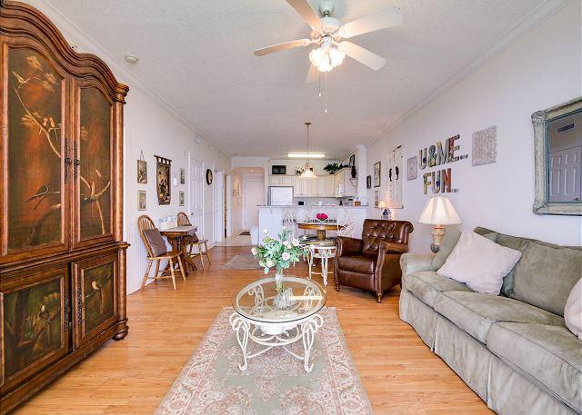 TWIN PALMS RESORT - Residential