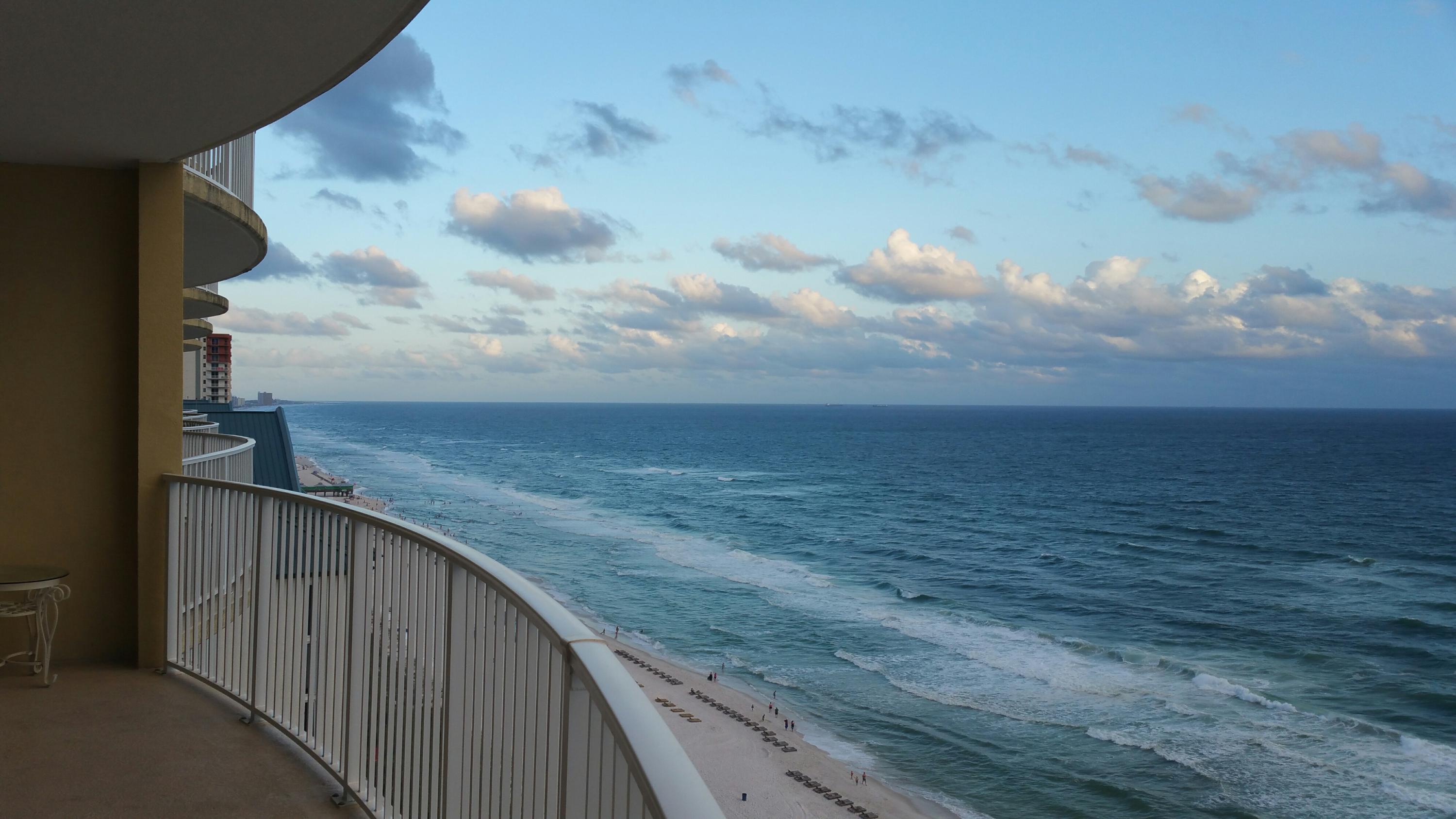 TWIN PALMS RESORT - Residential