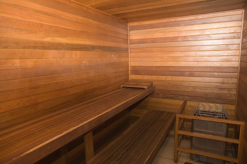 TWIN PALMS RESORT - Residential