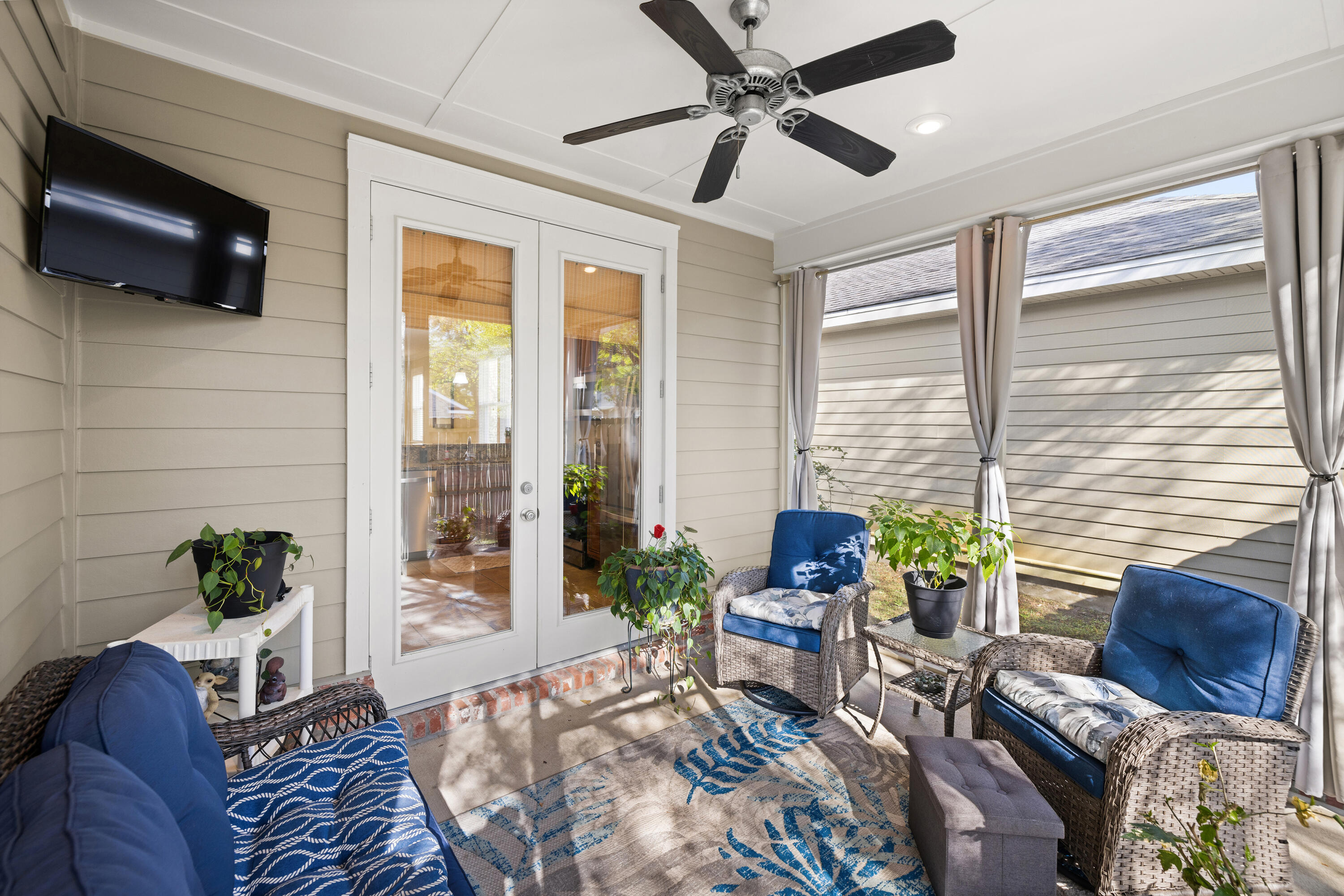 MARINA LANDING - Residential