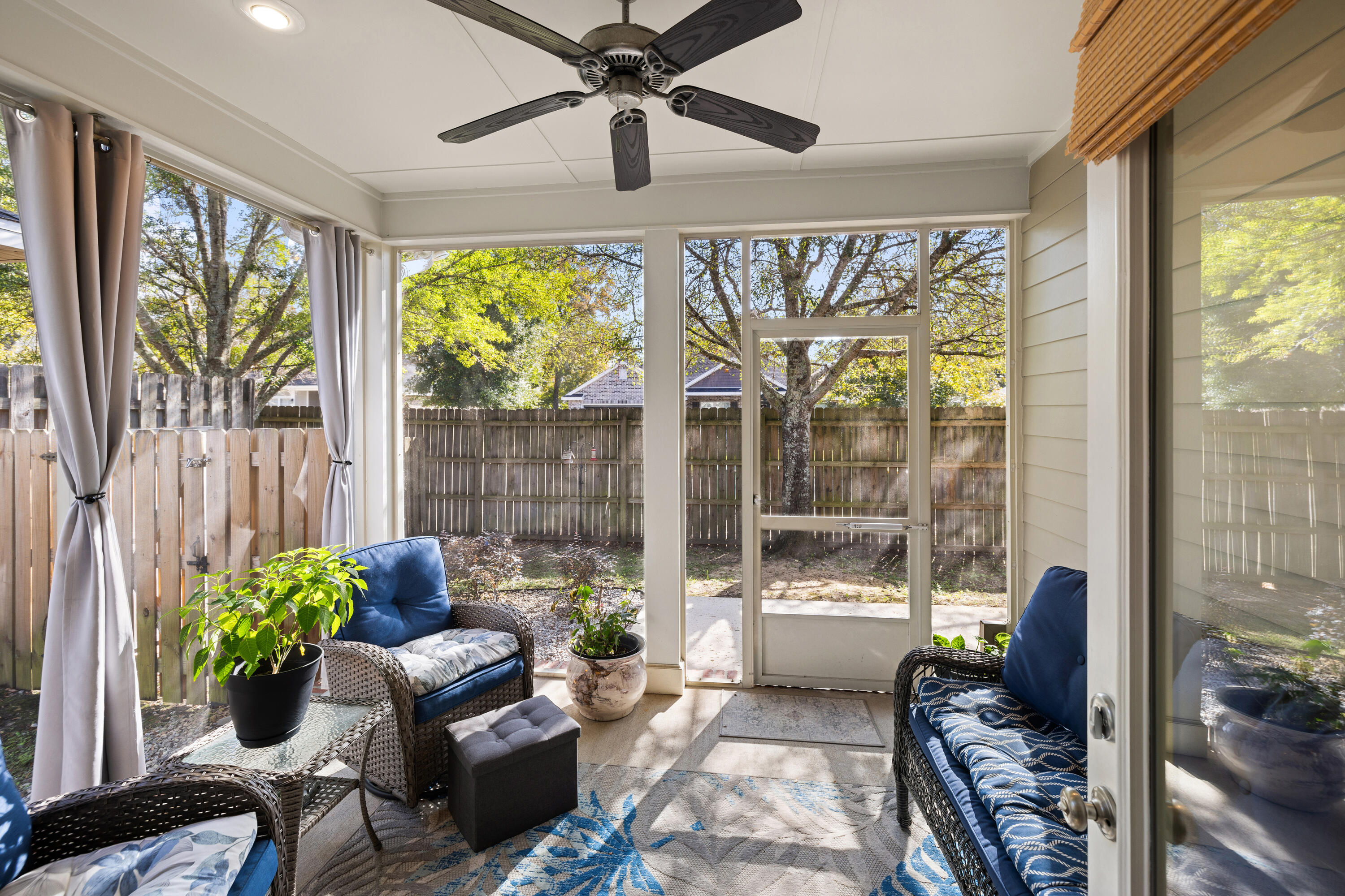 MARINA LANDING - Residential