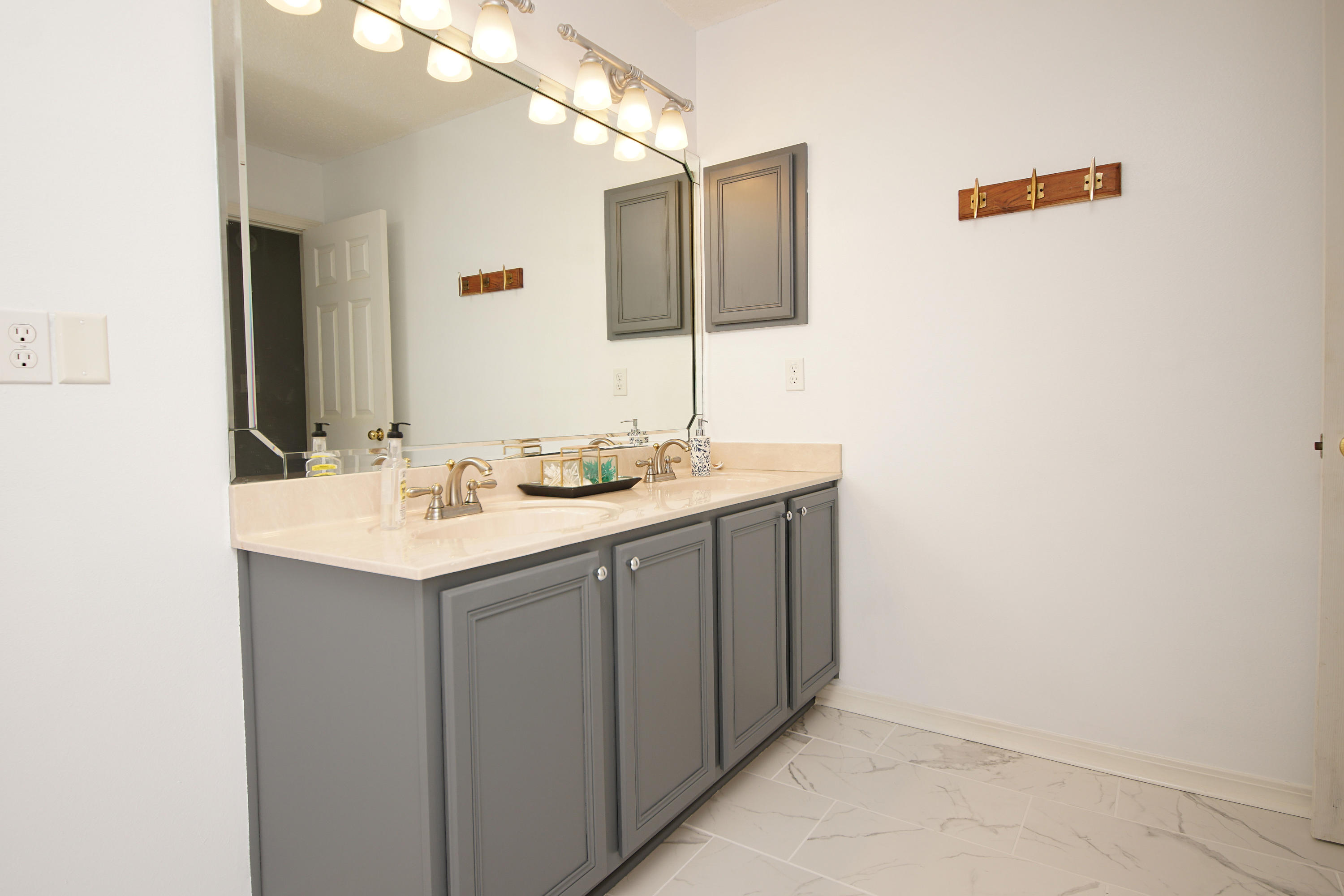 TWIN LAKES ESTATES - Residential