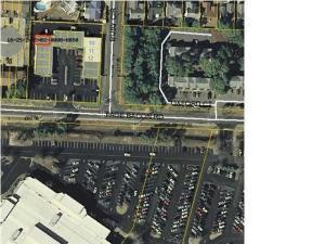 Great location across from the mall with a lot of potential. Current tenant is paying $400 per month for essentially storage. No business is operating there currently.