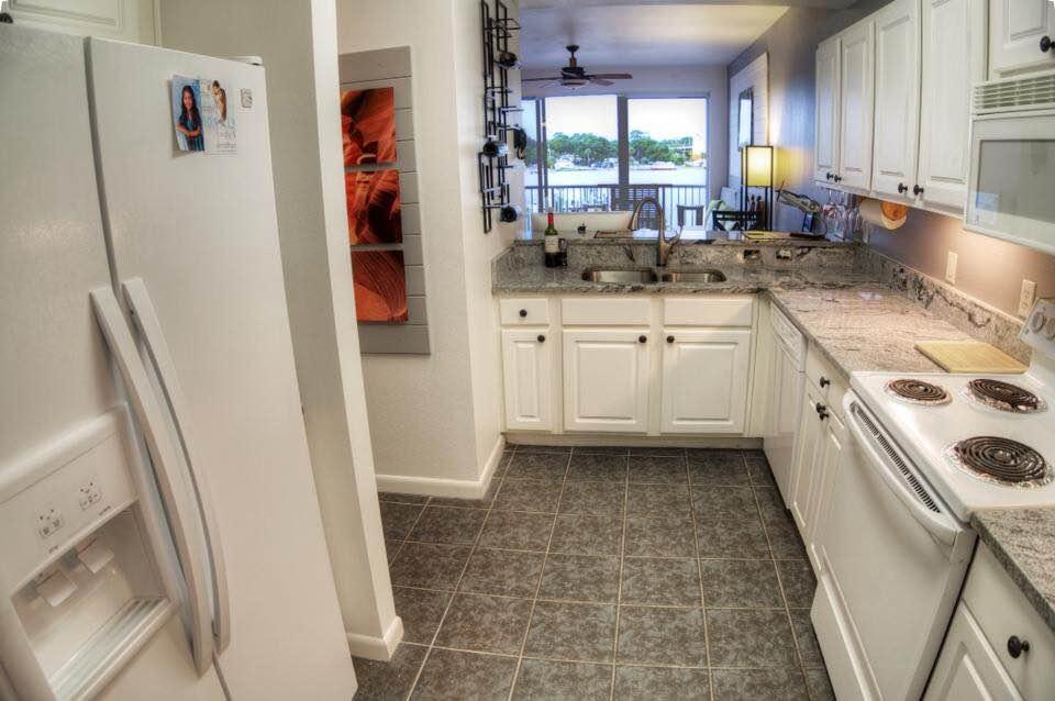 PALM COURT YACHT CLUB - Residential