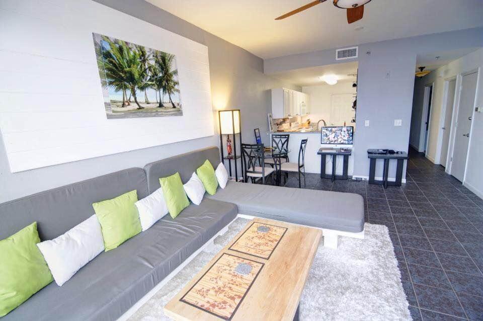 PALM COURT YACHT CLUB - Residential