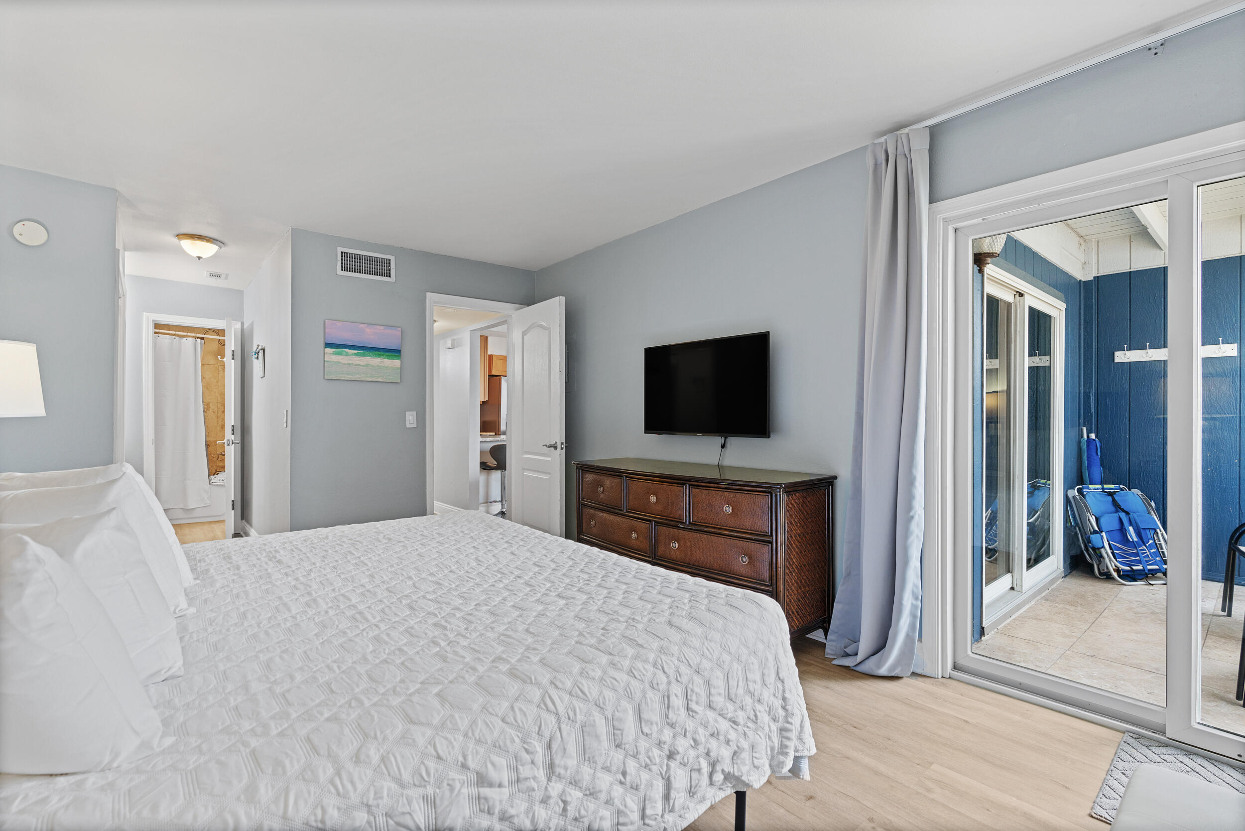 LAKEVIEW CONDO - Residential