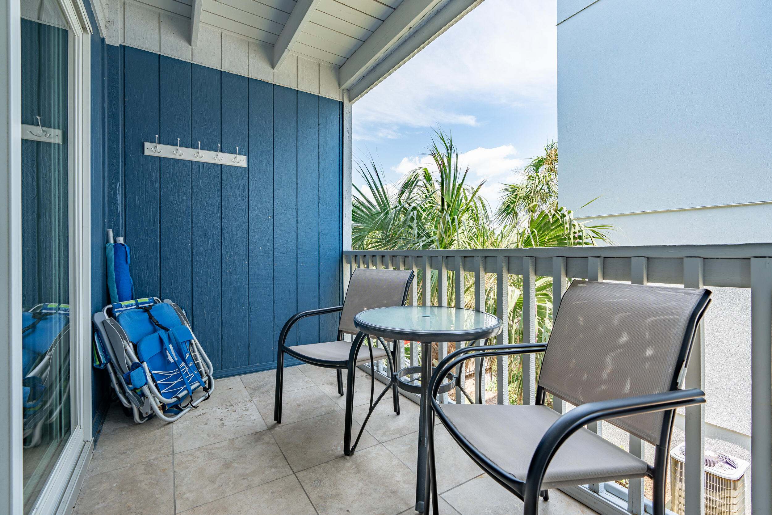 LAKEVIEW CONDO - Residential