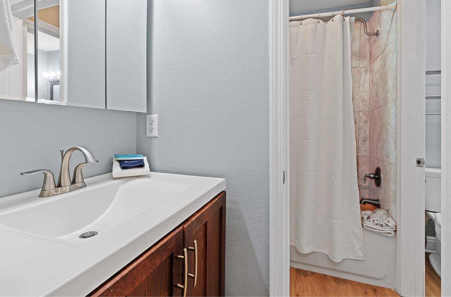 LAKEVIEW CONDO - Residential