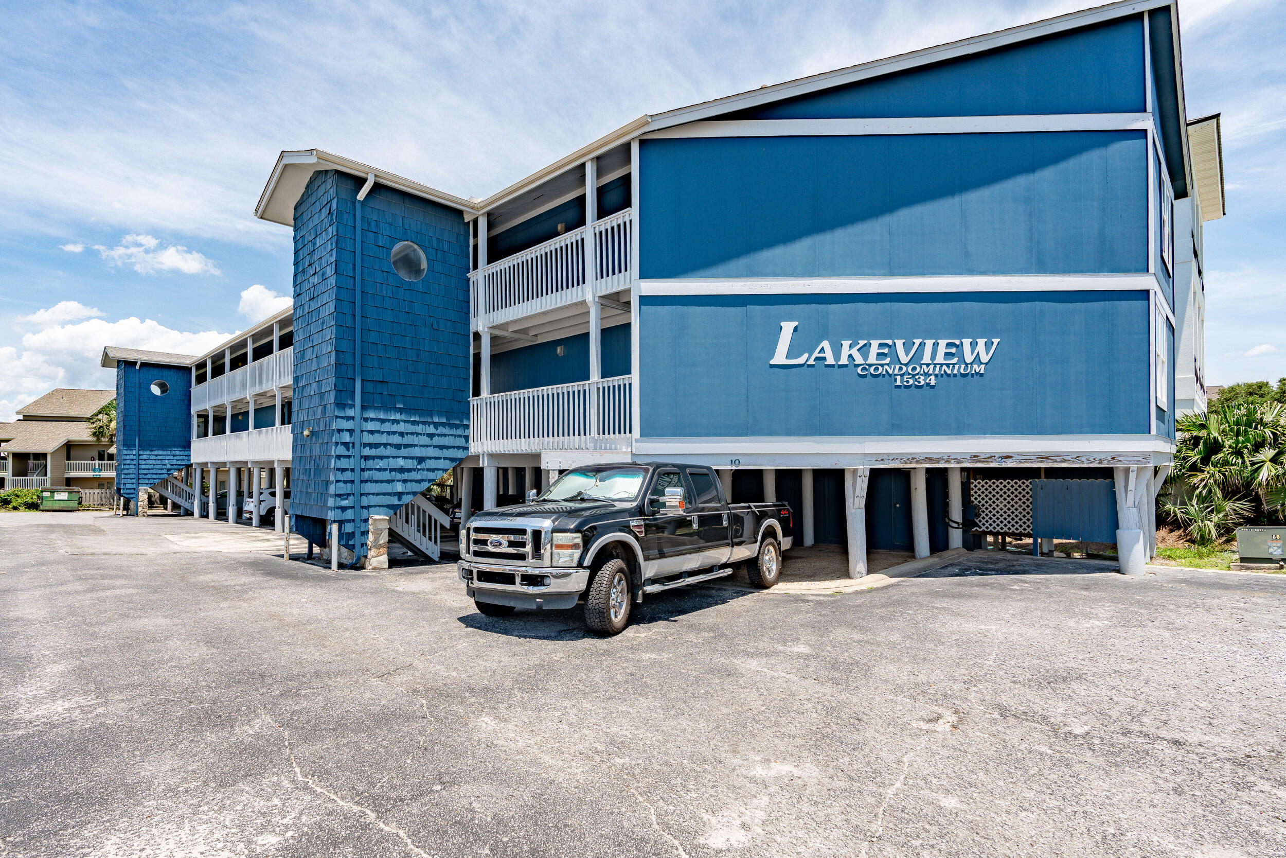 LAKEVIEW CONDO - Residential