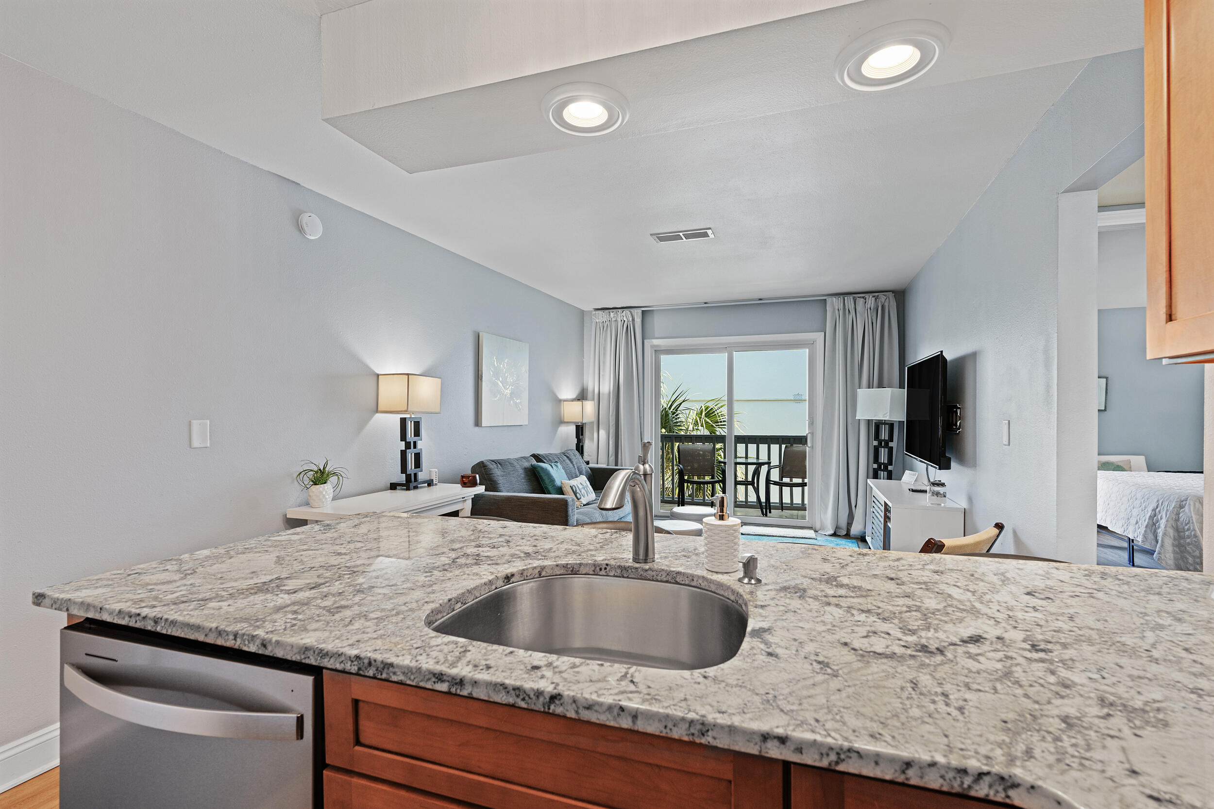 LAKEVIEW CONDO - Residential