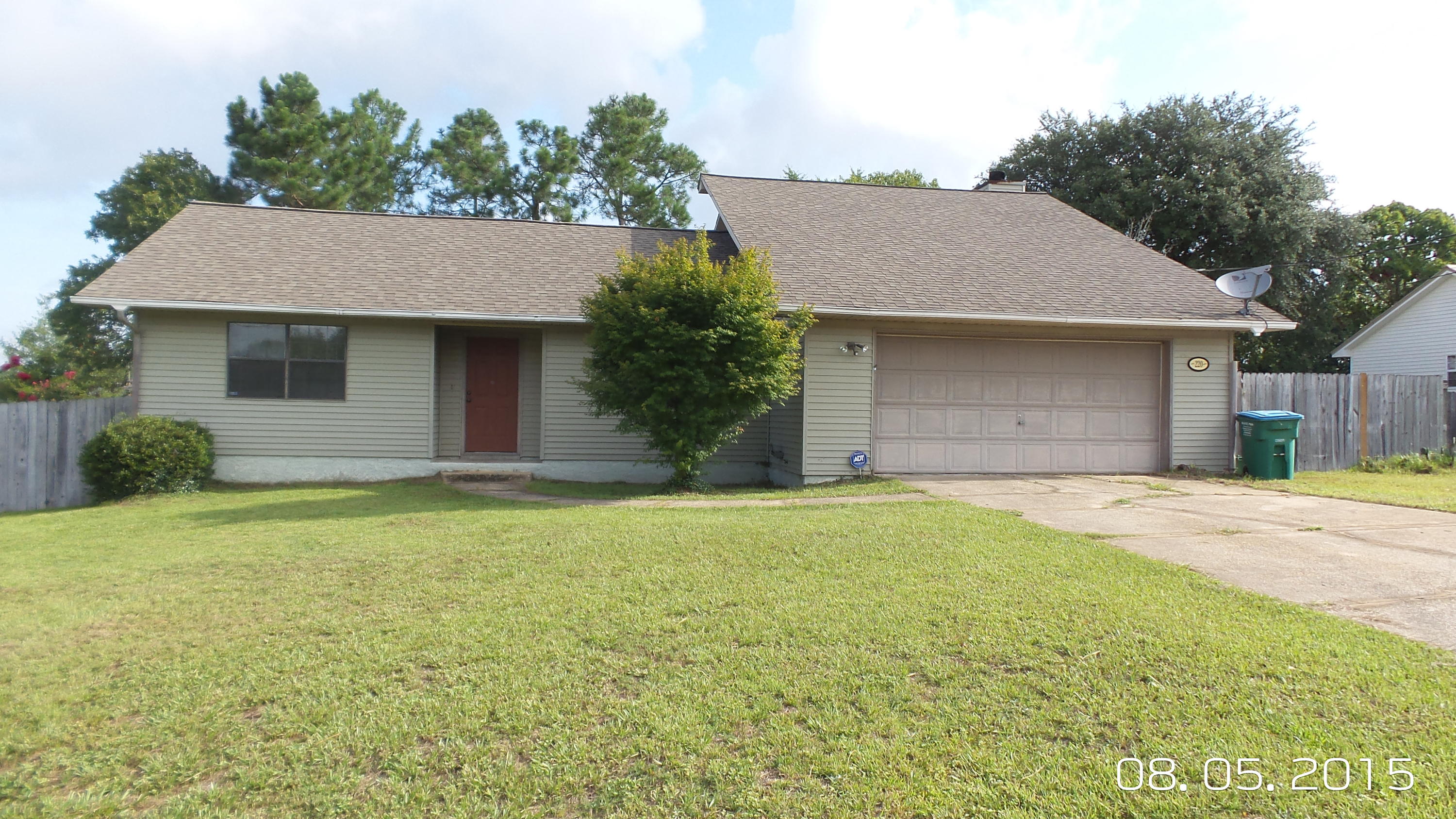 Available 02/1/2017......South Crestview home convenience to bases, beaches and shopping. 3/2 Floor plan with spacious rooms. Bonus room or additional living space. Large back deck and screened area. Level back yard. Open concept kitchen and fireplace. No inside smoking. Pets will be allowed with approval and a $400 non-refundable pet fee.