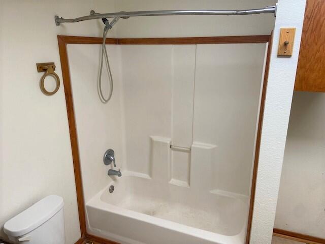 VALPARAISO PINECREST 6 - Residential Lease