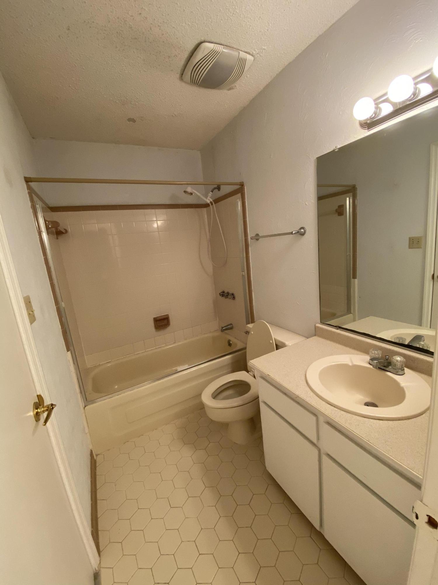 TWIN OAKS - Residential