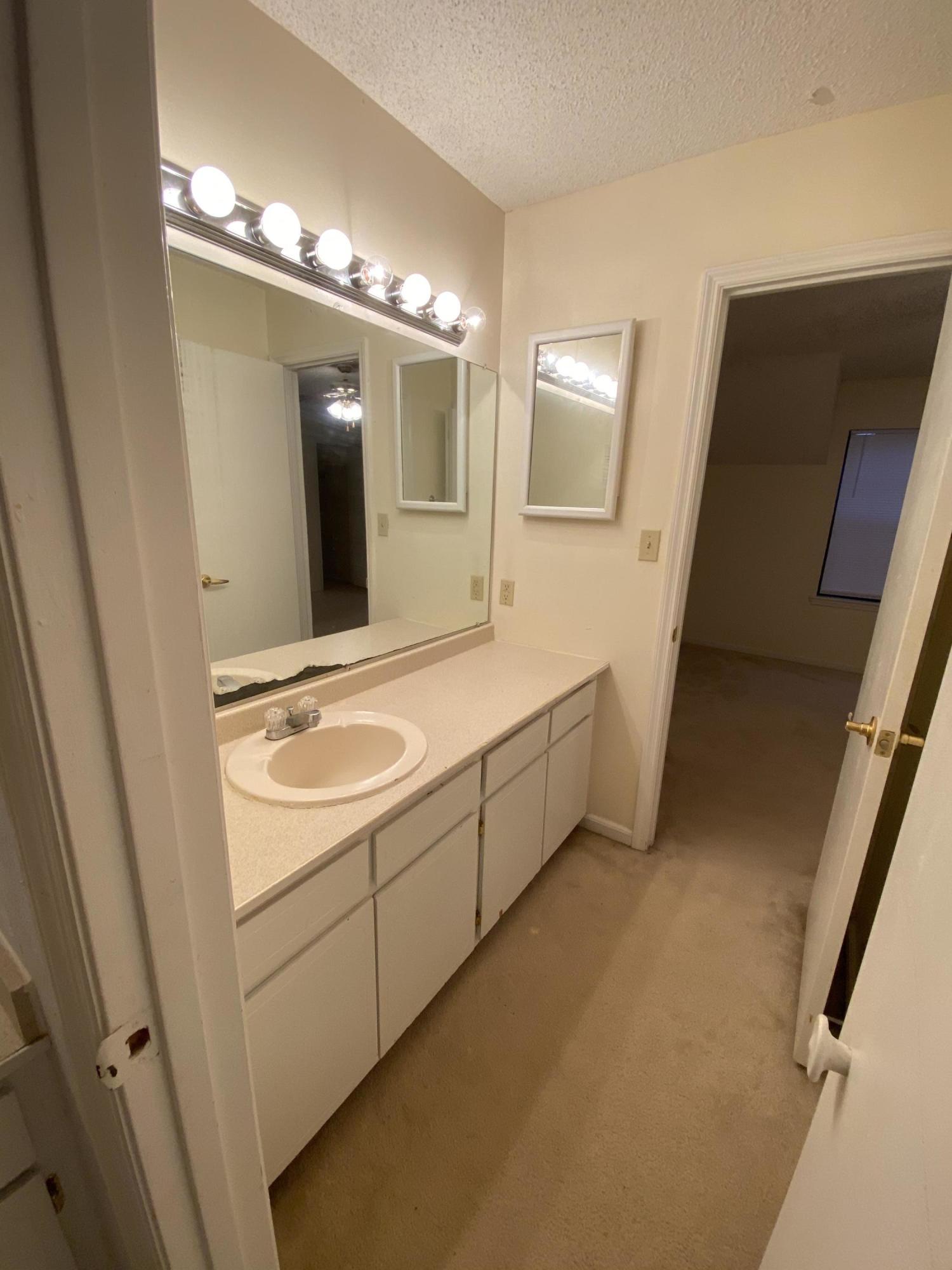 TWIN OAKS - Residential