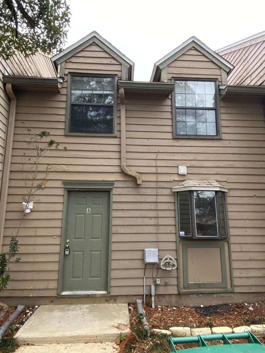 NEW ROOF ALERT!!!This could be a great investment opportunity! Turn it into your new home or a rental property. LOCATION LOCATION LOCATION! Conveniently located between Eglin Airforce Base and Hurlburt Field. Close to all the shopping centers and restaurants. 2 story townhome with Large 2 Bedrooms 1.5 bathroom and  a great open living room floor plan. Schedule your showing now! Buyer to verify all dimensions.