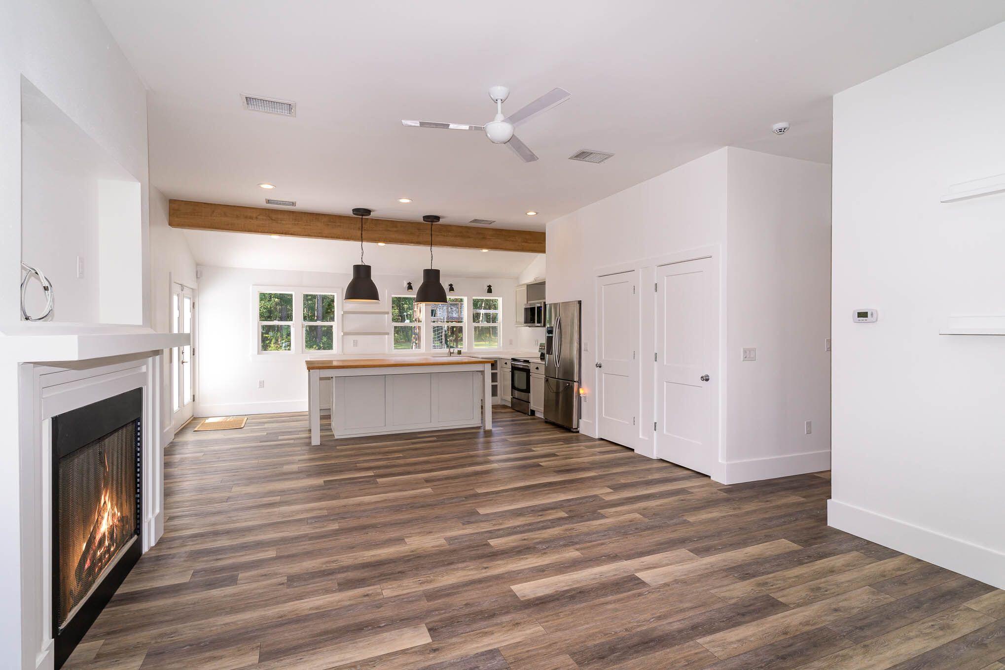 CREEKSIDE - Residential