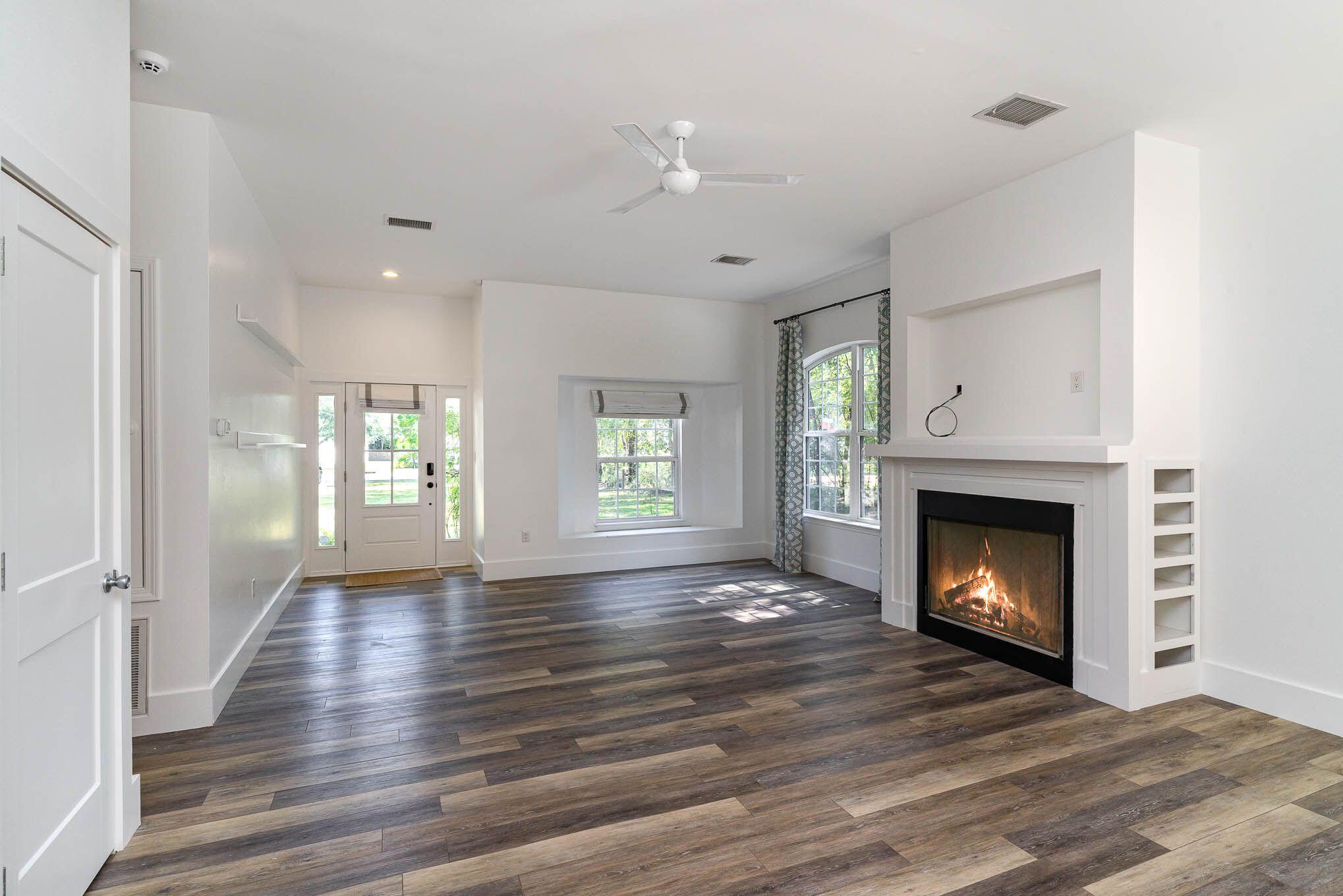 CREEKSIDE - Residential