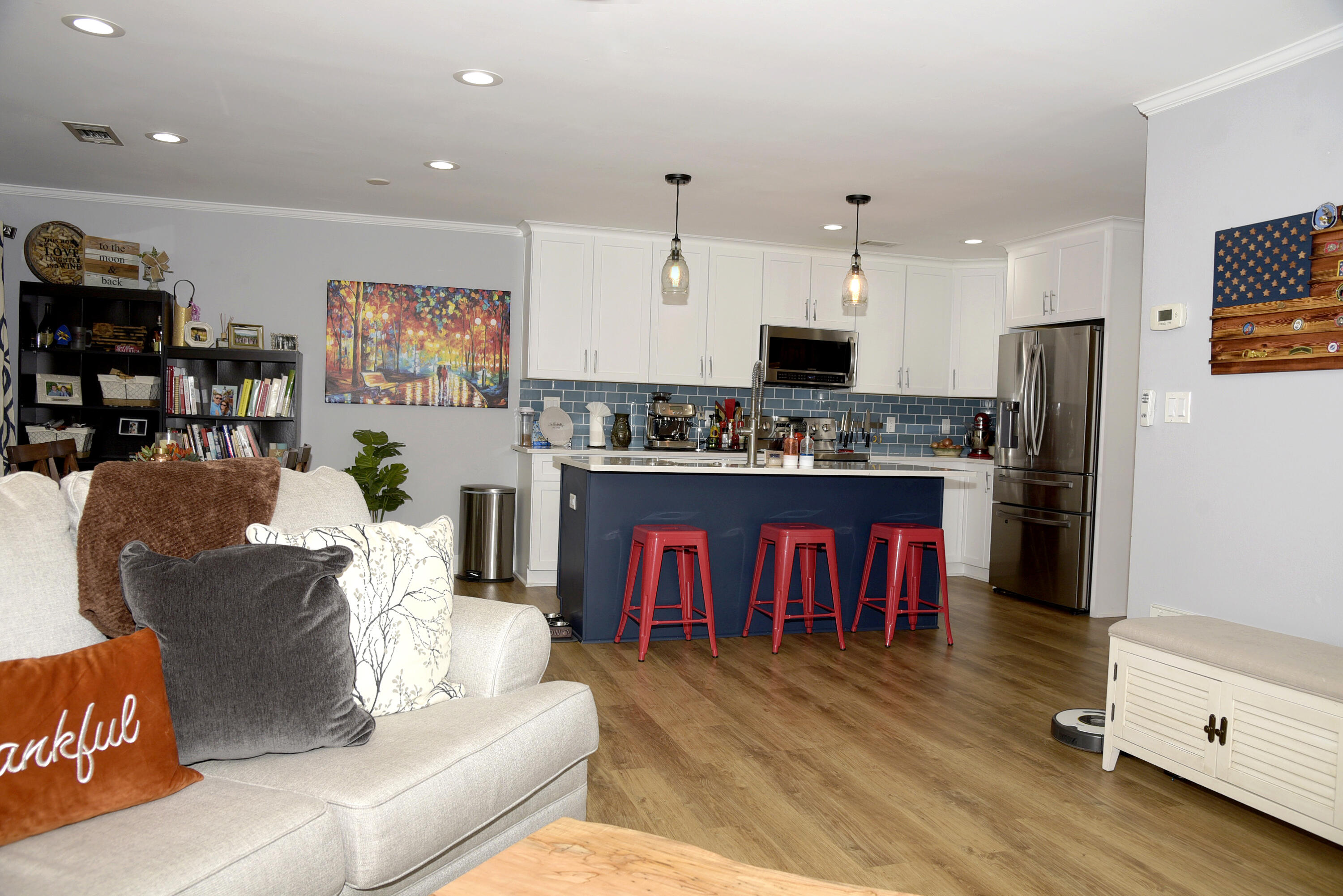 LAKESIDE CONDO AT BLUEWATER BAY - Residential