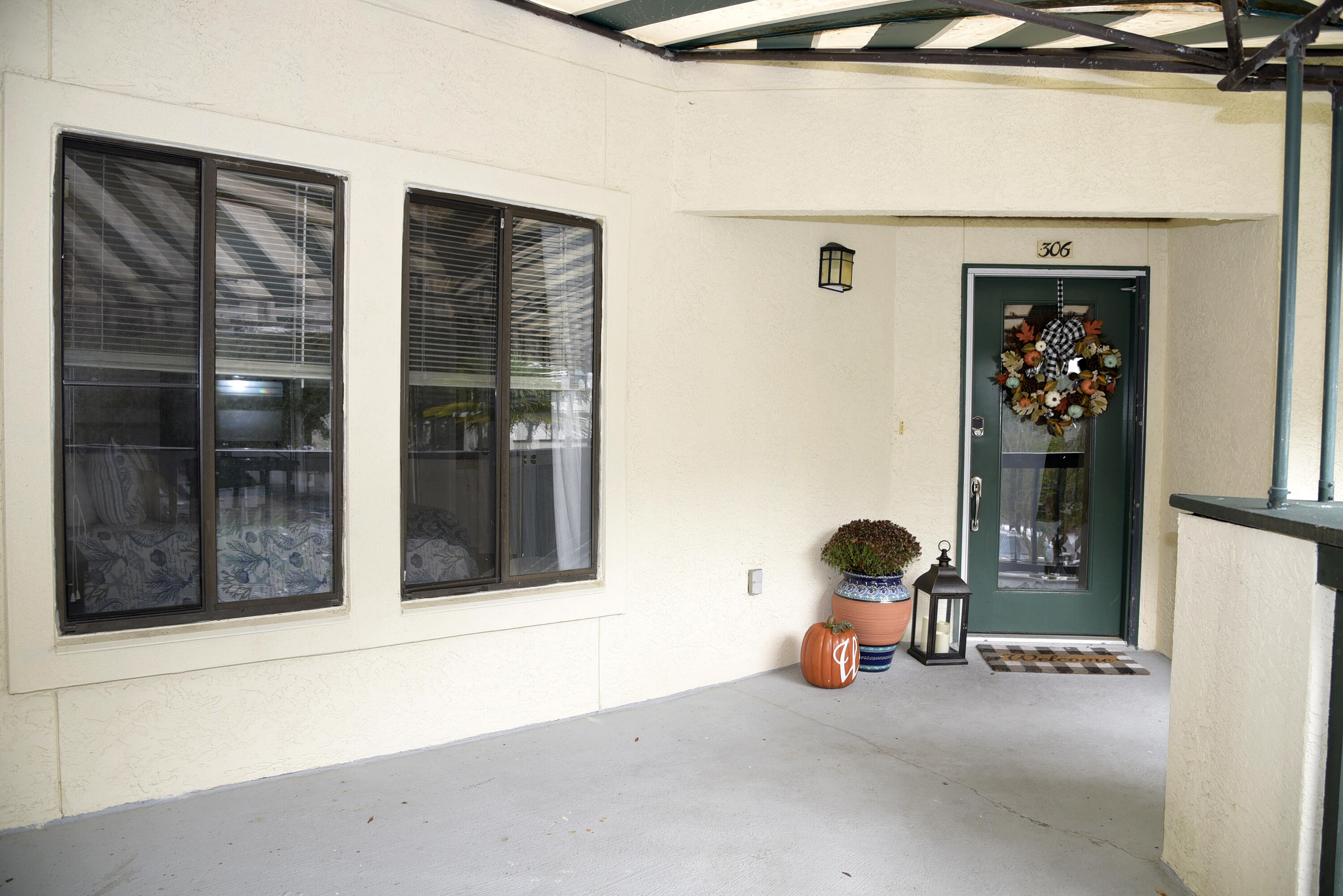 LAKESIDE CONDO AT BLUEWATER BAY - Residential