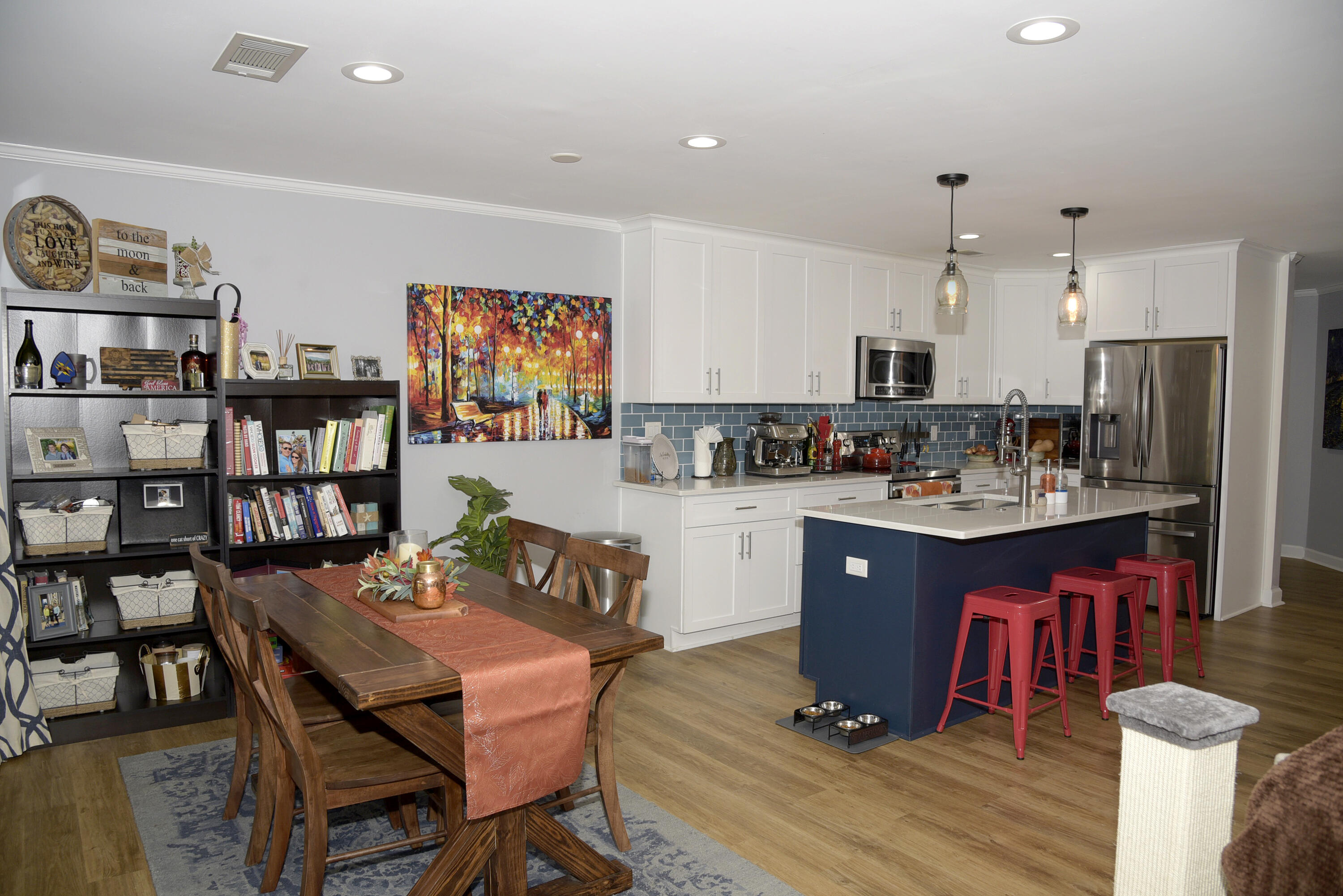 LAKESIDE CONDO AT BLUEWATER BAY - Residential