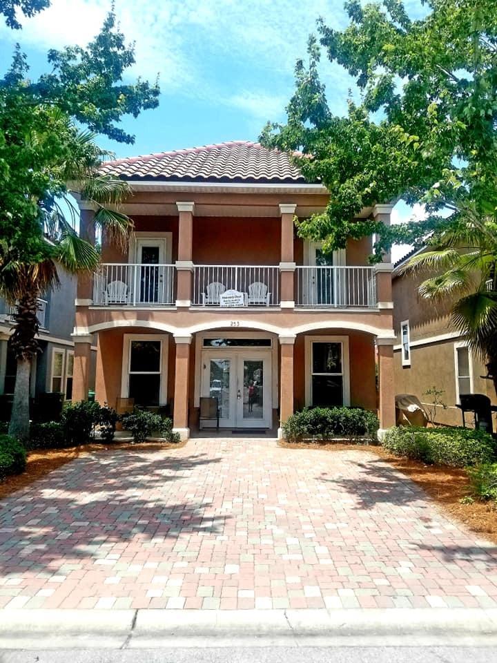 TWO MASTERS (one up & one down), four bedroom, three & a half bath family home, walking distance to the beach or take the seasonal trolley available if you want to ride to the beach. For more pics and availability vrbo.com/1033787. Located in the beautiful, fantastic location, Villages of Crystal Beach community, only two doors down from the most beautiful lagoon zero-entry pool that has massive waterfalls, a hot tub, & tropical landscaping. ''Heavenly Days'' has living/dining & kitchen areas all at the front of the house & a master bedroom with luxury bath at the back.