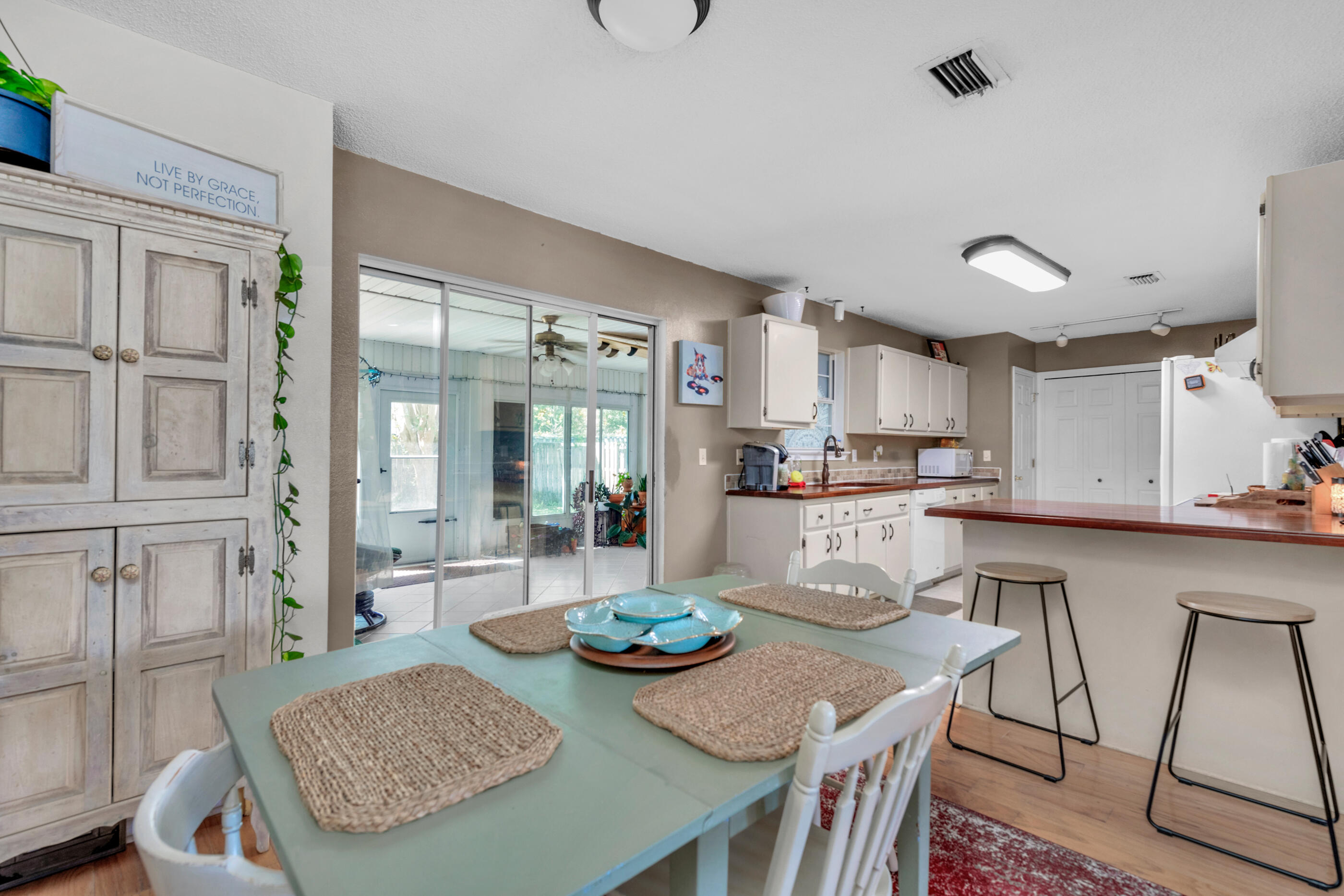 Southern Oaks Court - Residential