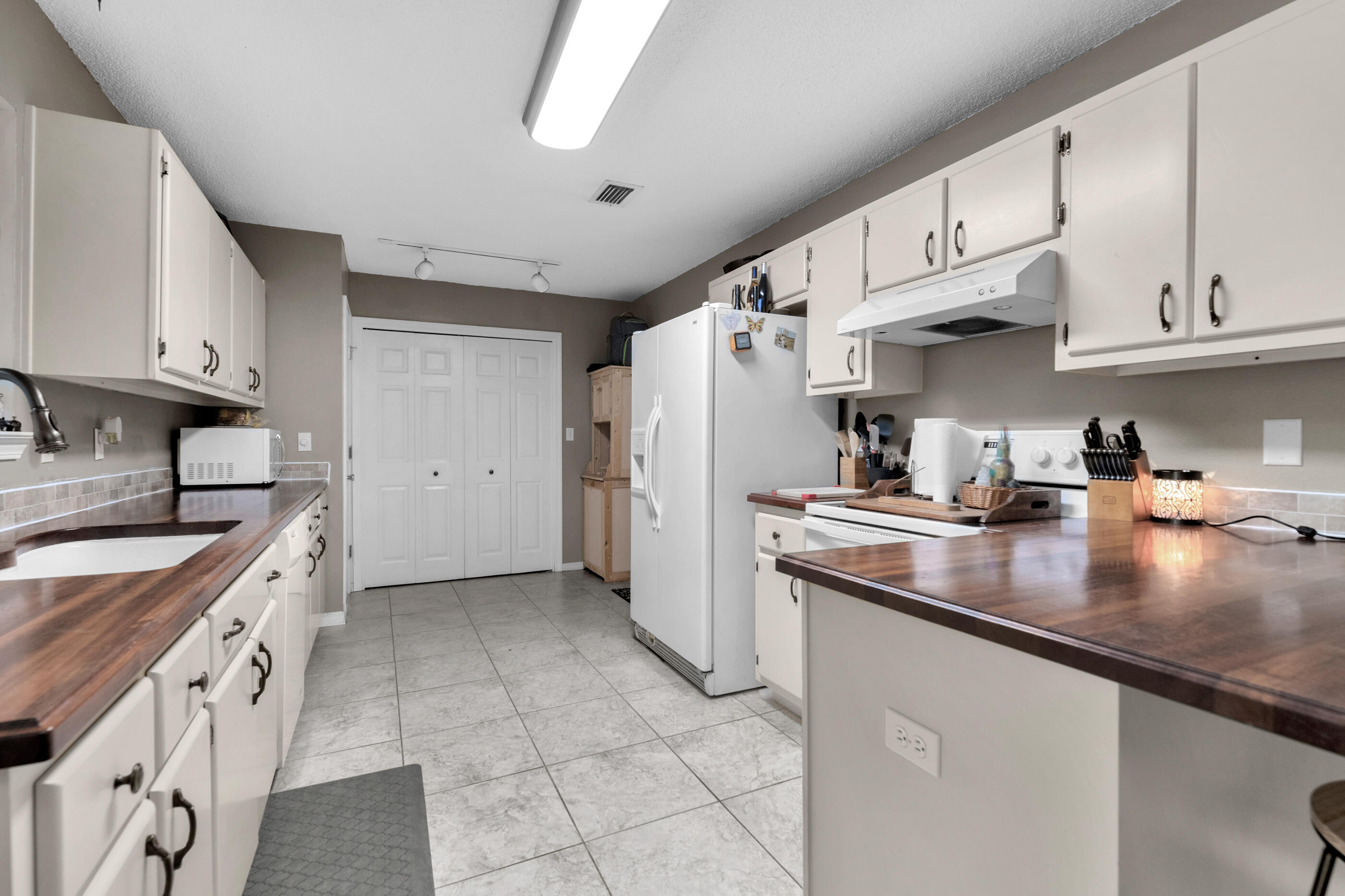 Southern Oaks Court - Residential