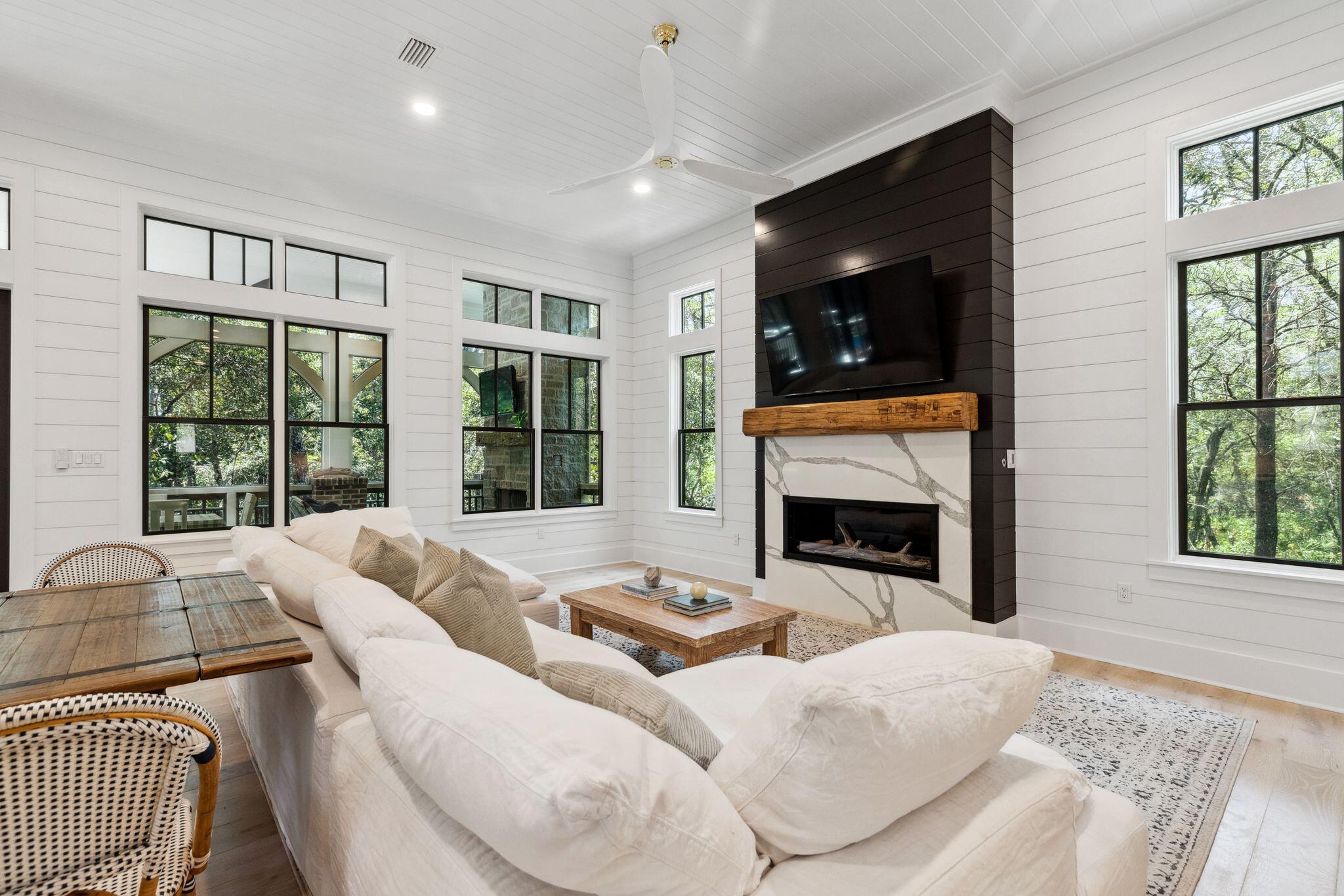 FOREST LAKES - Residential