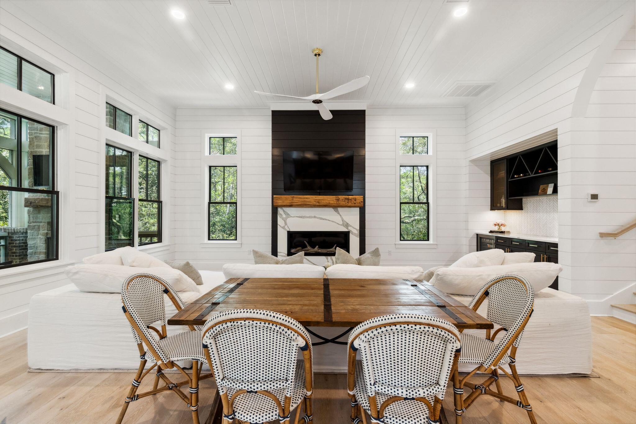 FOREST LAKES - Residential