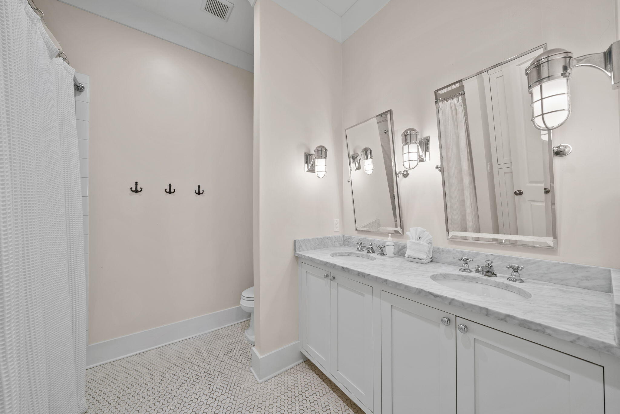 LAKESIDE AT BLUE MOUNTAIN BEACH - Residential Lease