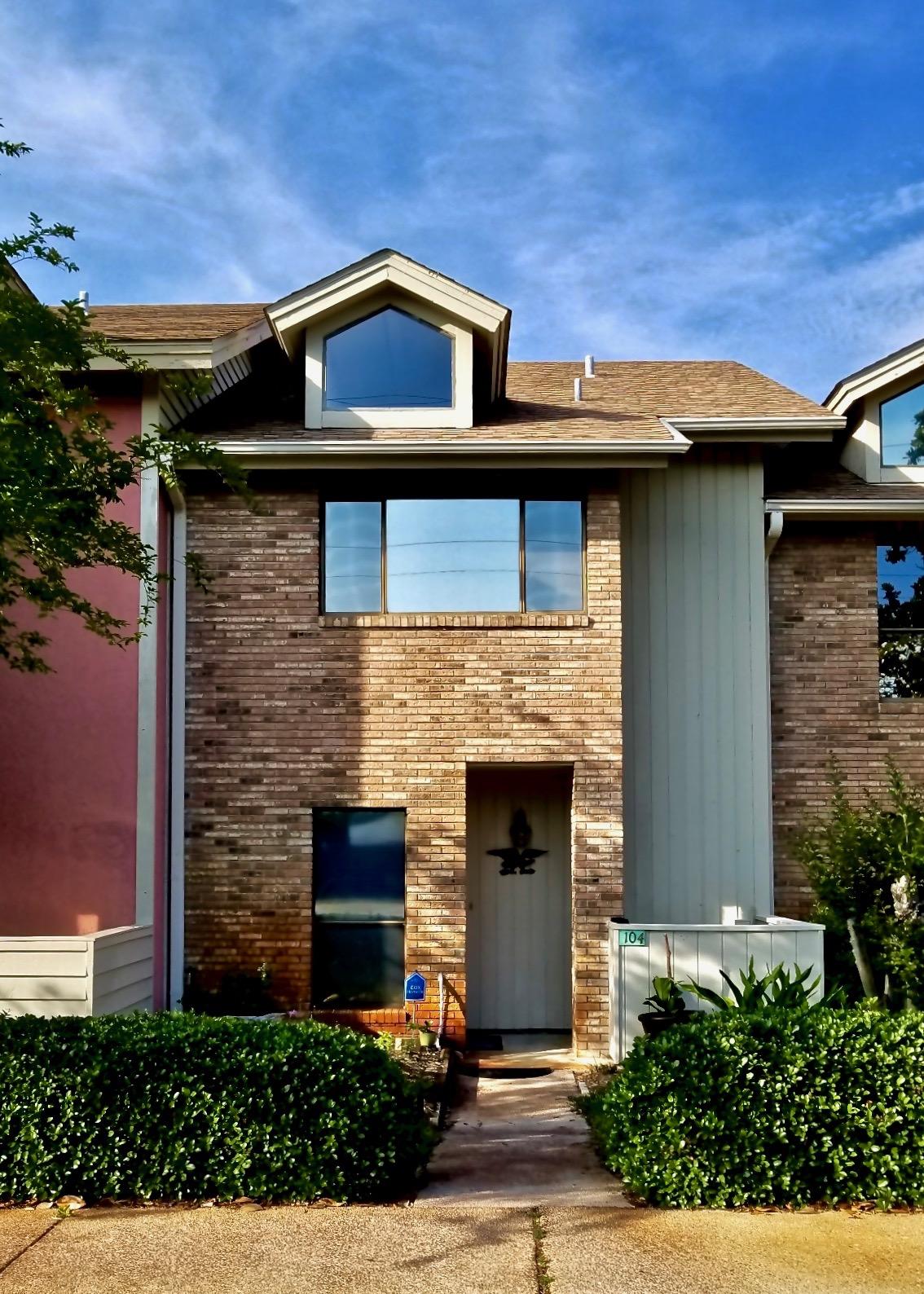 MAGNOLIA BAY CLUB T/H PH 1 - Residential