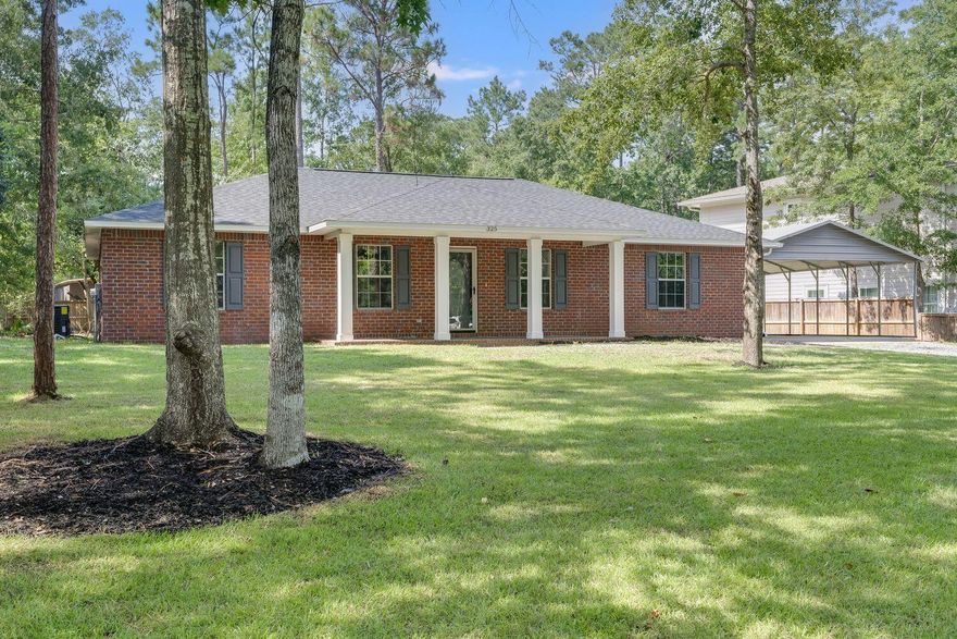 *UNDER CONTRACT, SELLER ACCEPTING BACK UP OFFERS* PRICE IMPROVEMENT AND SELLER TO CREDIT BUYER WITH $10,000.00 IN CLOSING COSTS. *  Newly remodeled 3-bed, 2-bath home at 325 Shoreline Drive. Features: LVP flooring, AC, kitchen upgrades with granite countertops & Samsung appliances, fresh paint, new roof, master soaking tub, tile shower, new vanity, new lighting, fresh sod and a spectacular view of Lagrange Bayou. Don't miss this exquisite property! Contact us for a showing.