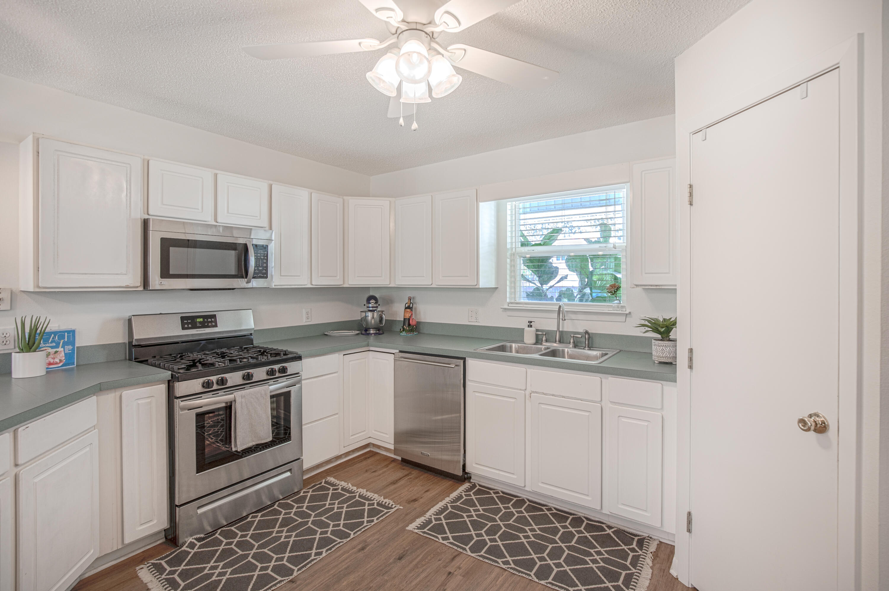 THOMPSON PLANTATION - Residential