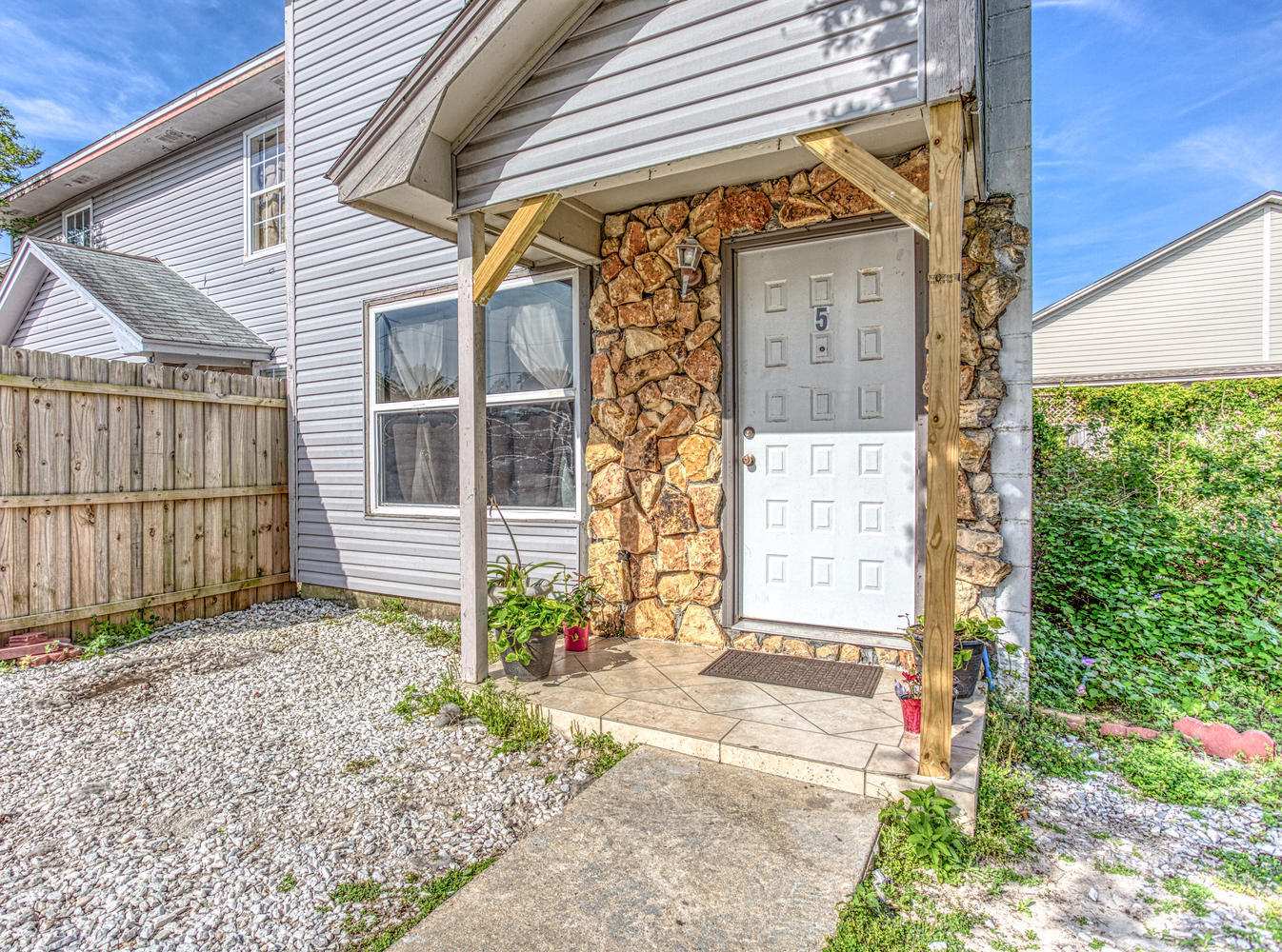 Opportunity for Investors or homeowner! Spacious Two Bedroom Two Bath townhome with no NOA fees! End Unit! Move in Ready. Located in the heart of Destin. Large Open Living & Dining areas, tile flooring - first level. Master Bath has double vanities. Fenced Backyard. Unfurnished.