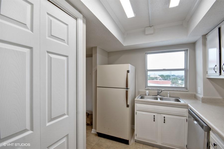 EL MATADOR CONDO - Residential