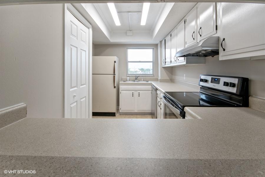 EL MATADOR CONDO - Residential