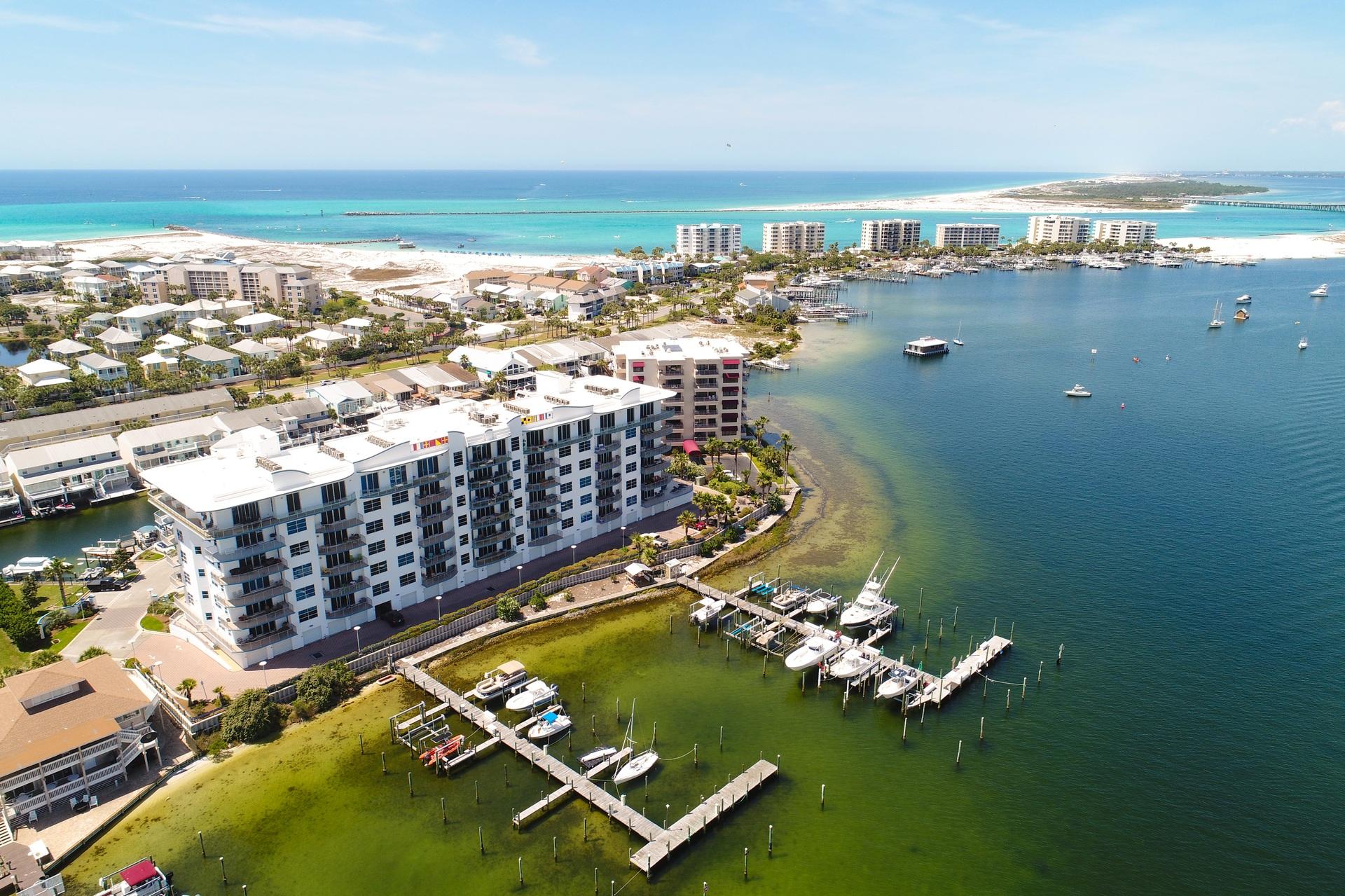 HARBOR LIGHTS - Residential