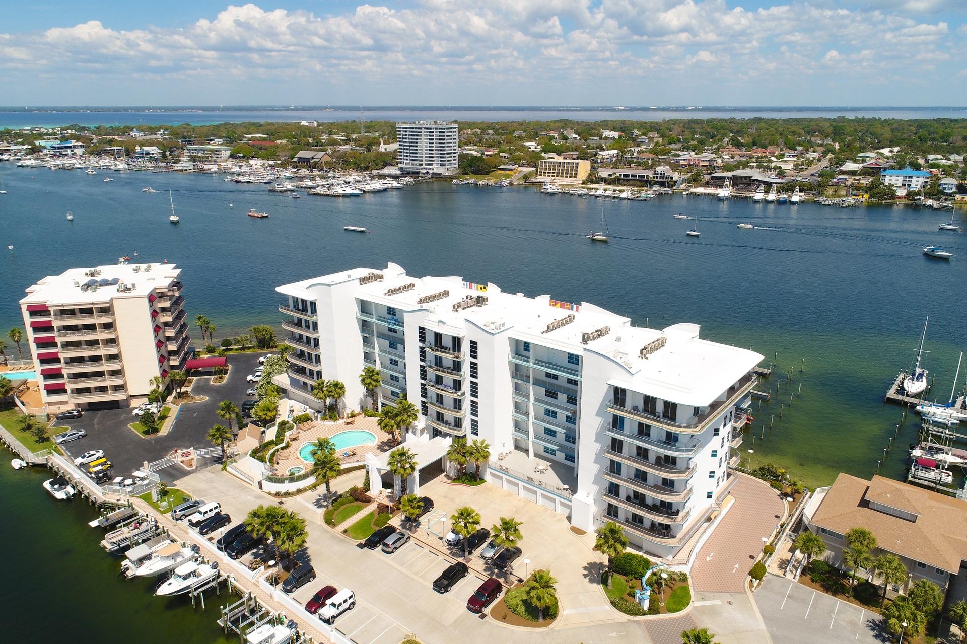 HARBOR LIGHTS - Residential