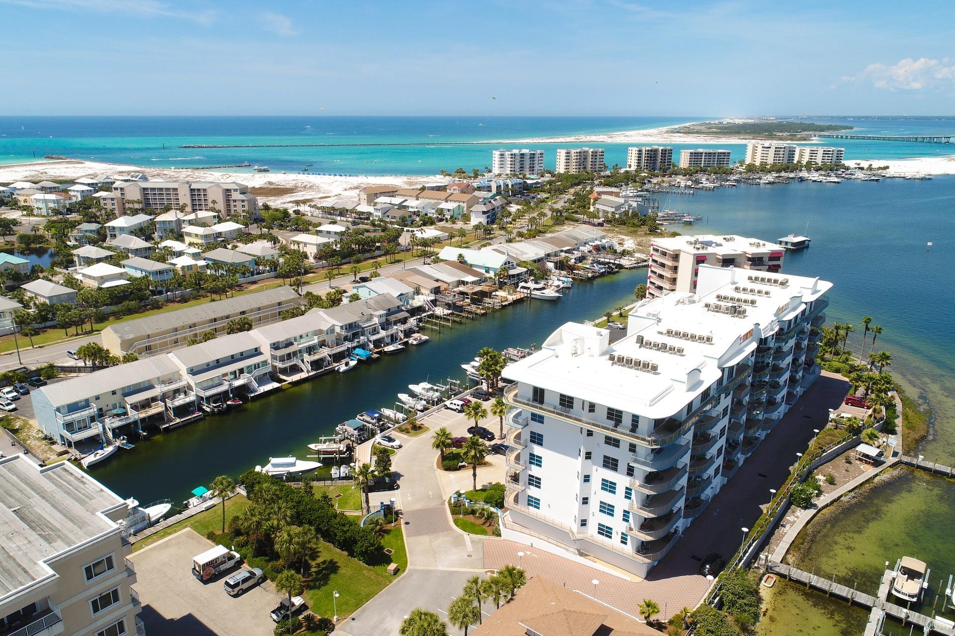 HARBOR LIGHTS - Residential