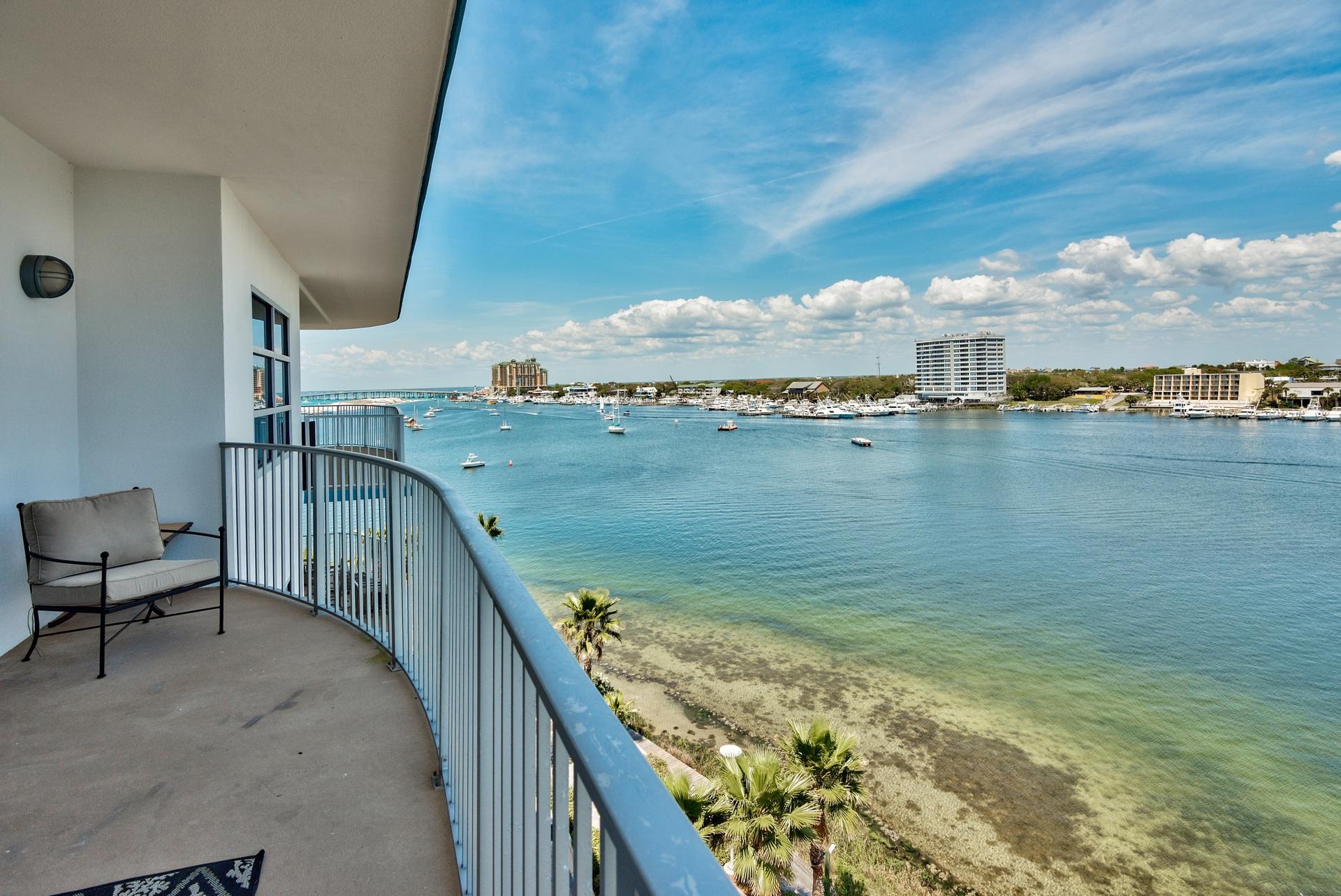 HARBOR LIGHTS - Residential