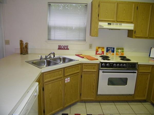 OAK TREE MANOR - Residential Lease